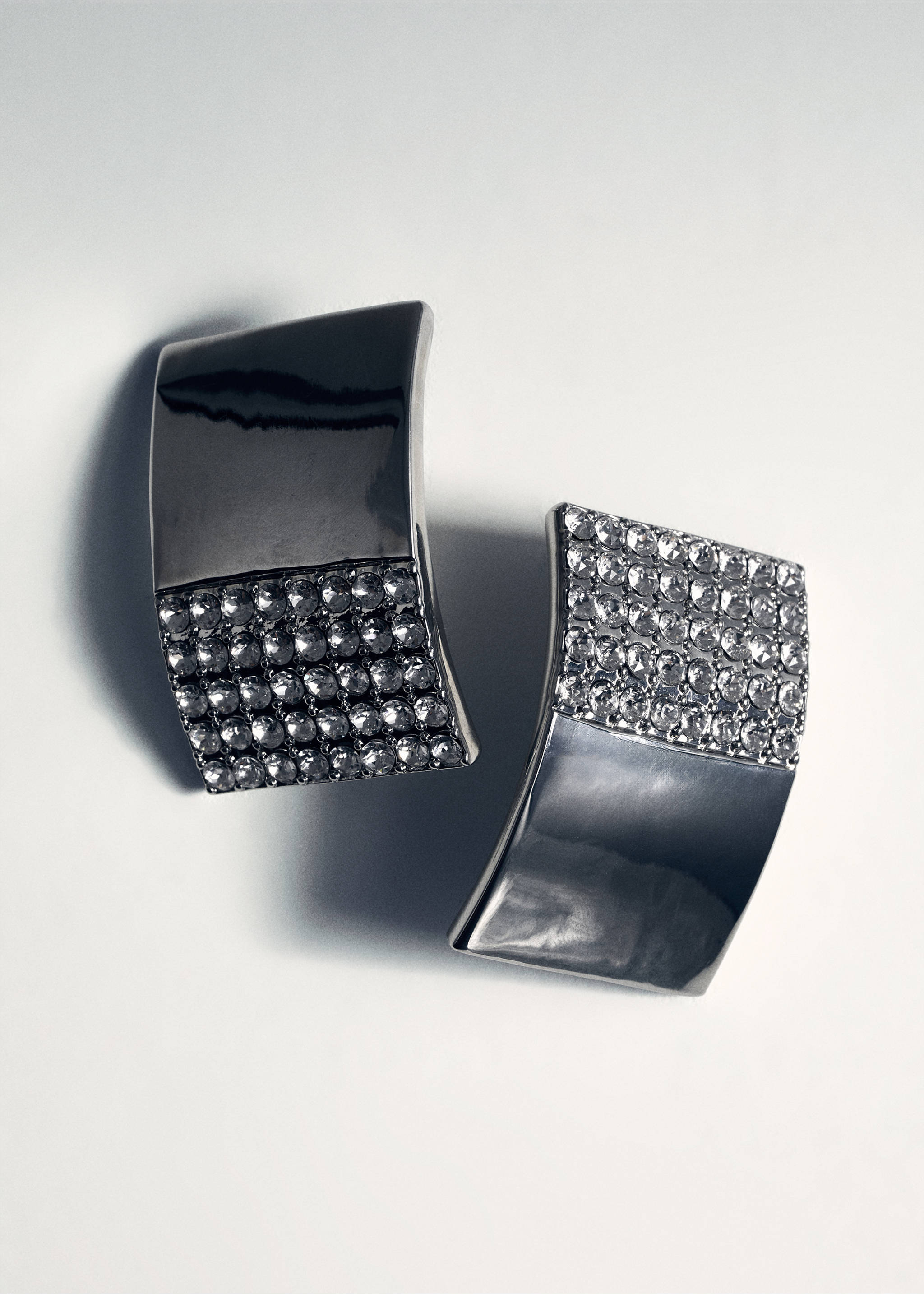 Ohrringe mit Strass und Kristallen - Detail des Artikels 5, Silber. Ref: 87010372-00.