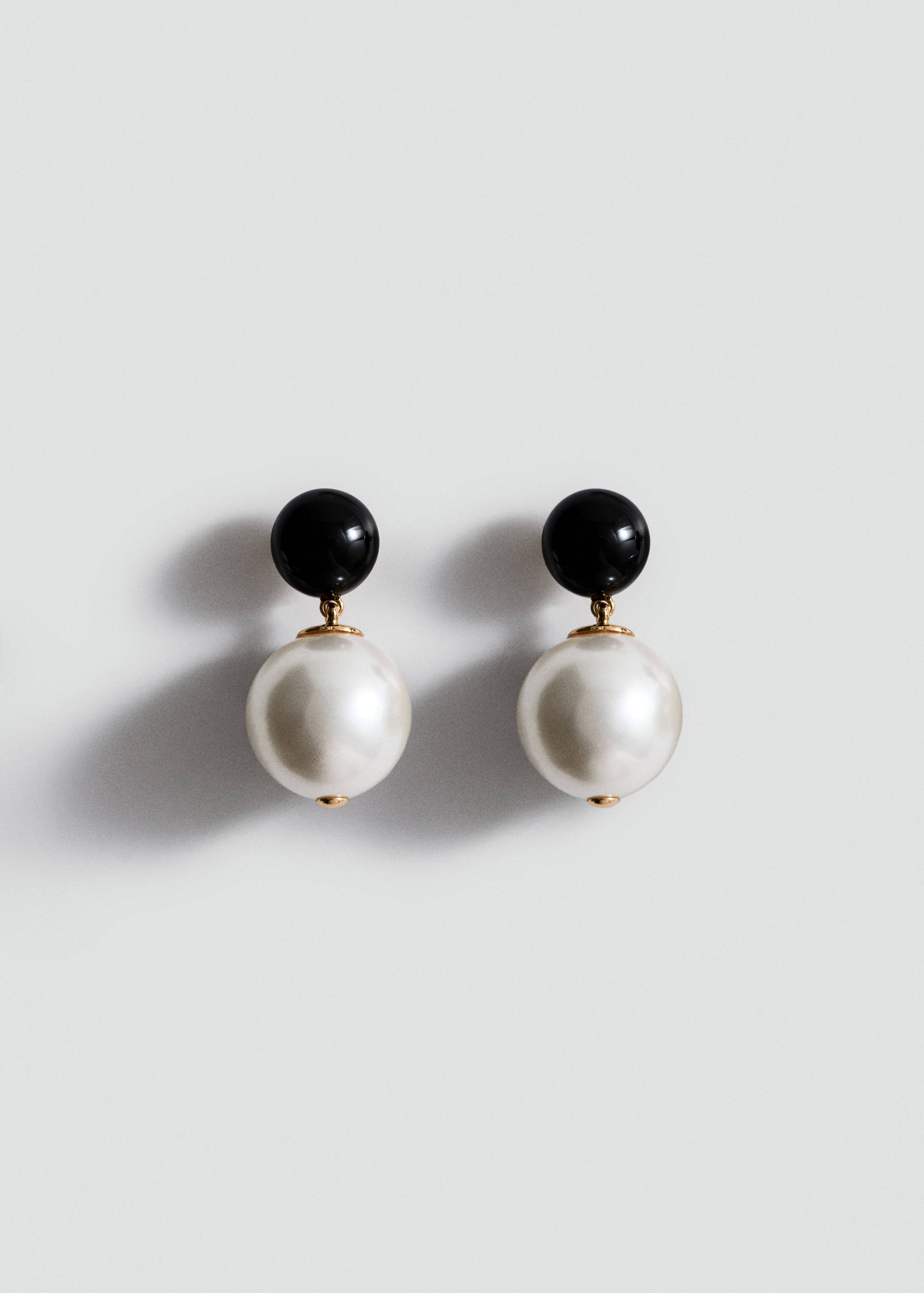 Pearl dangle earrings - Article without model