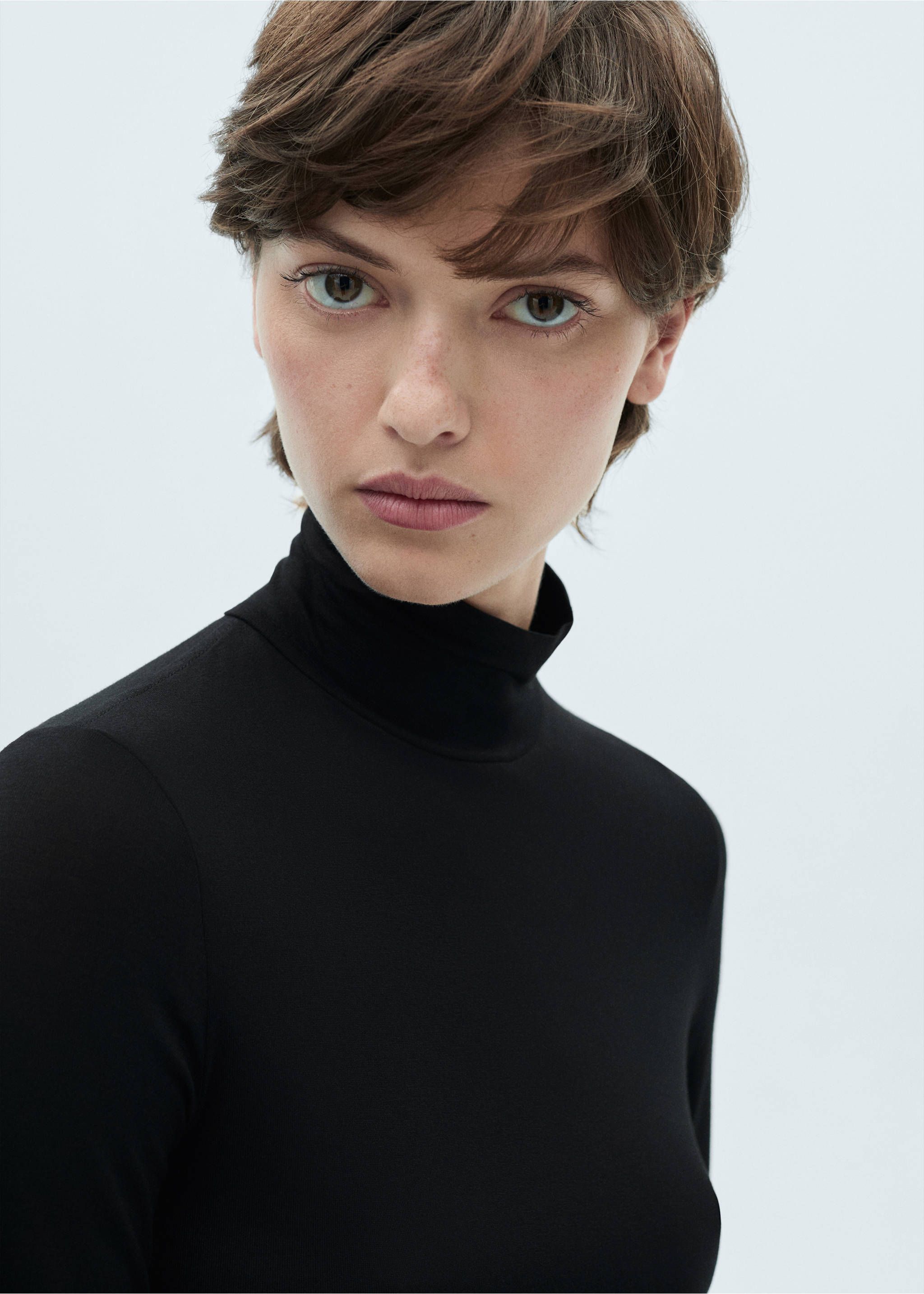 Turtleneck long-sleeved t-shirt - Details of the article 1, Black. Ref: 87010430-00.