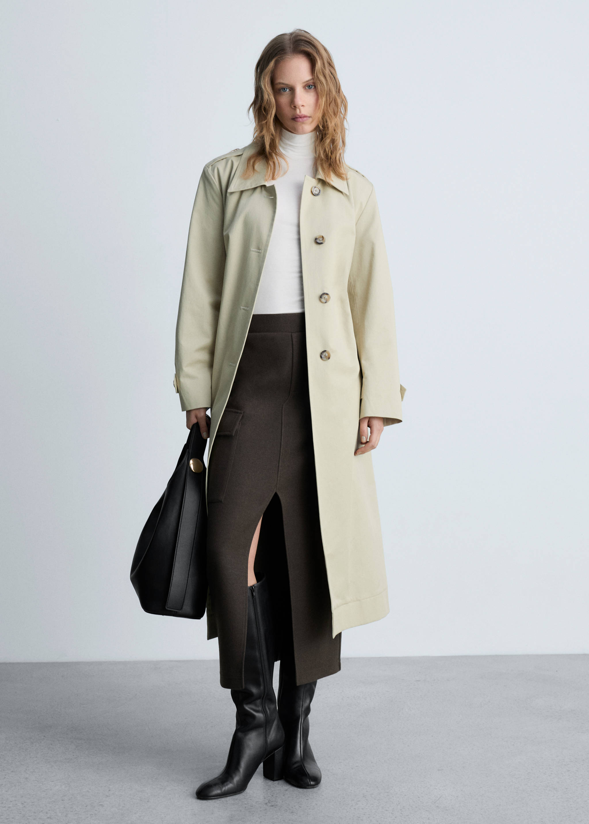 Tailliertes T-Shirt mit hohem Kragen - Allgemeine Ansicht