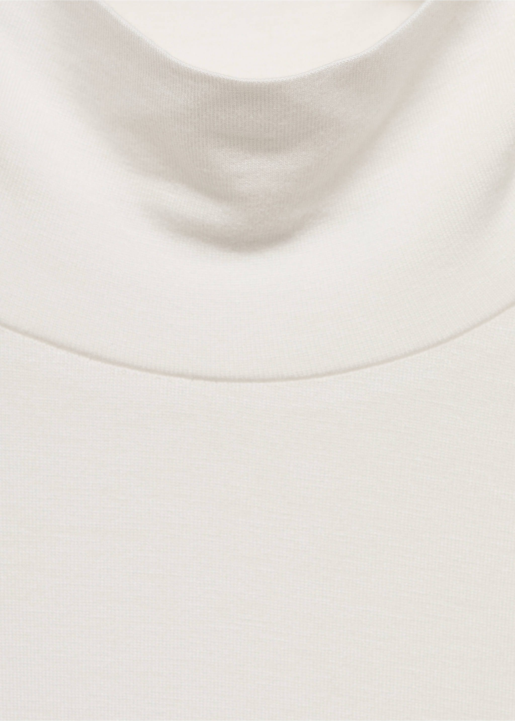 Tailliertes T-Shirt mit hohem Kragen - Detail des Artikels 0, Weiß. Ref: 87010431-00.