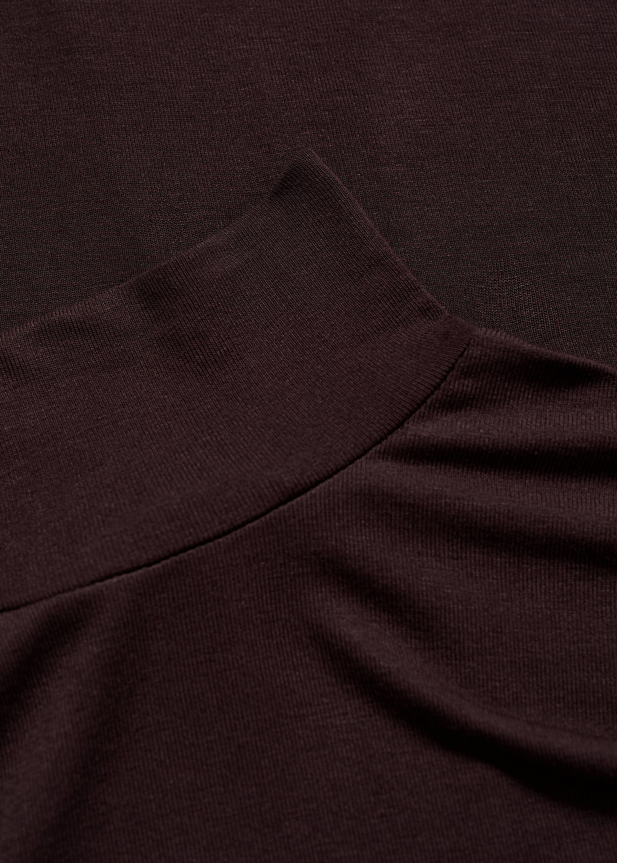 Langärmliges T-Shirt mit halbhohem Kragen - Detail des Artikels 8