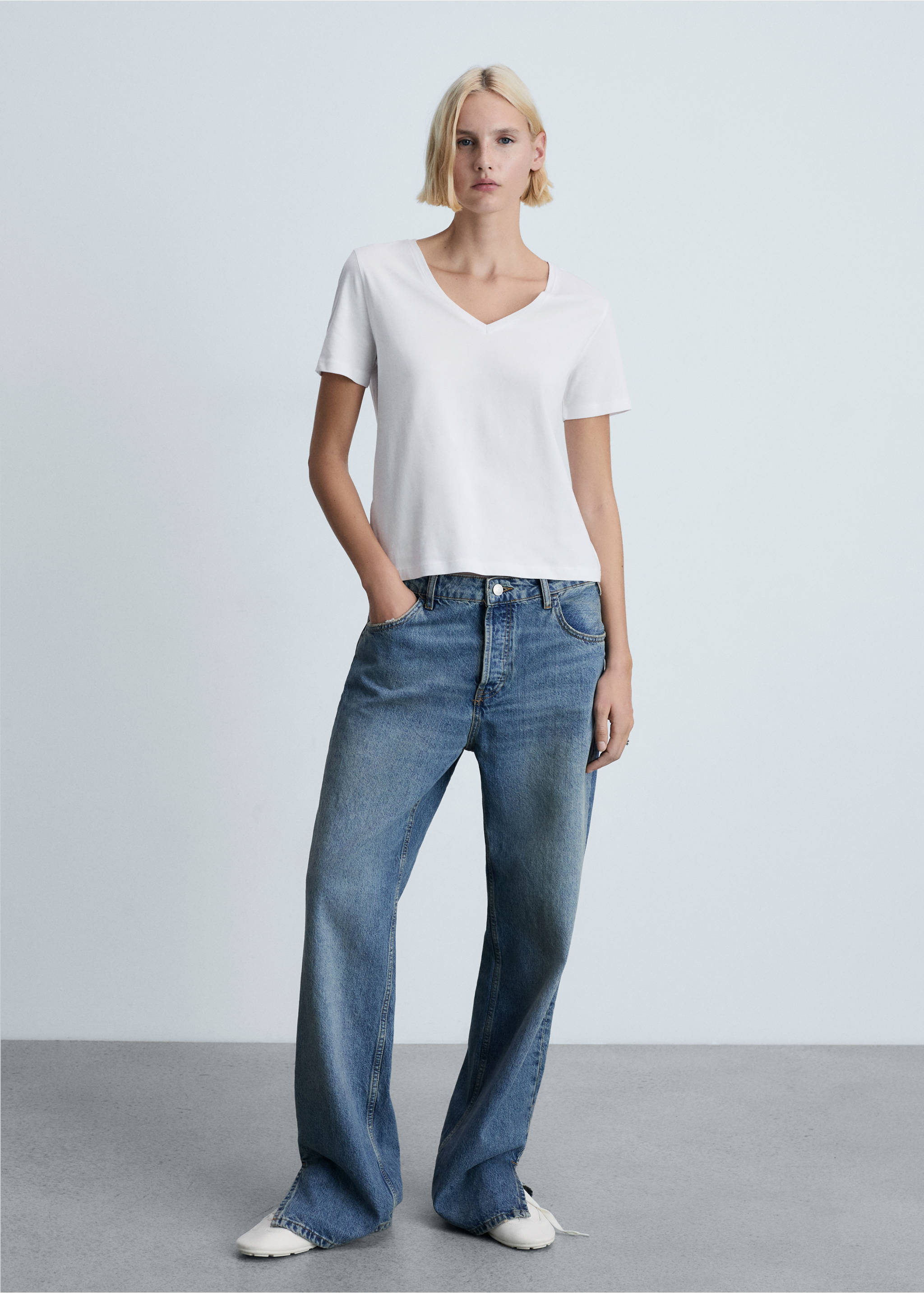 Baumwoll-T-Shirt, V-Ausschnitt - Allgemeine Ansicht, Weiß. Ref: 87010436-00.