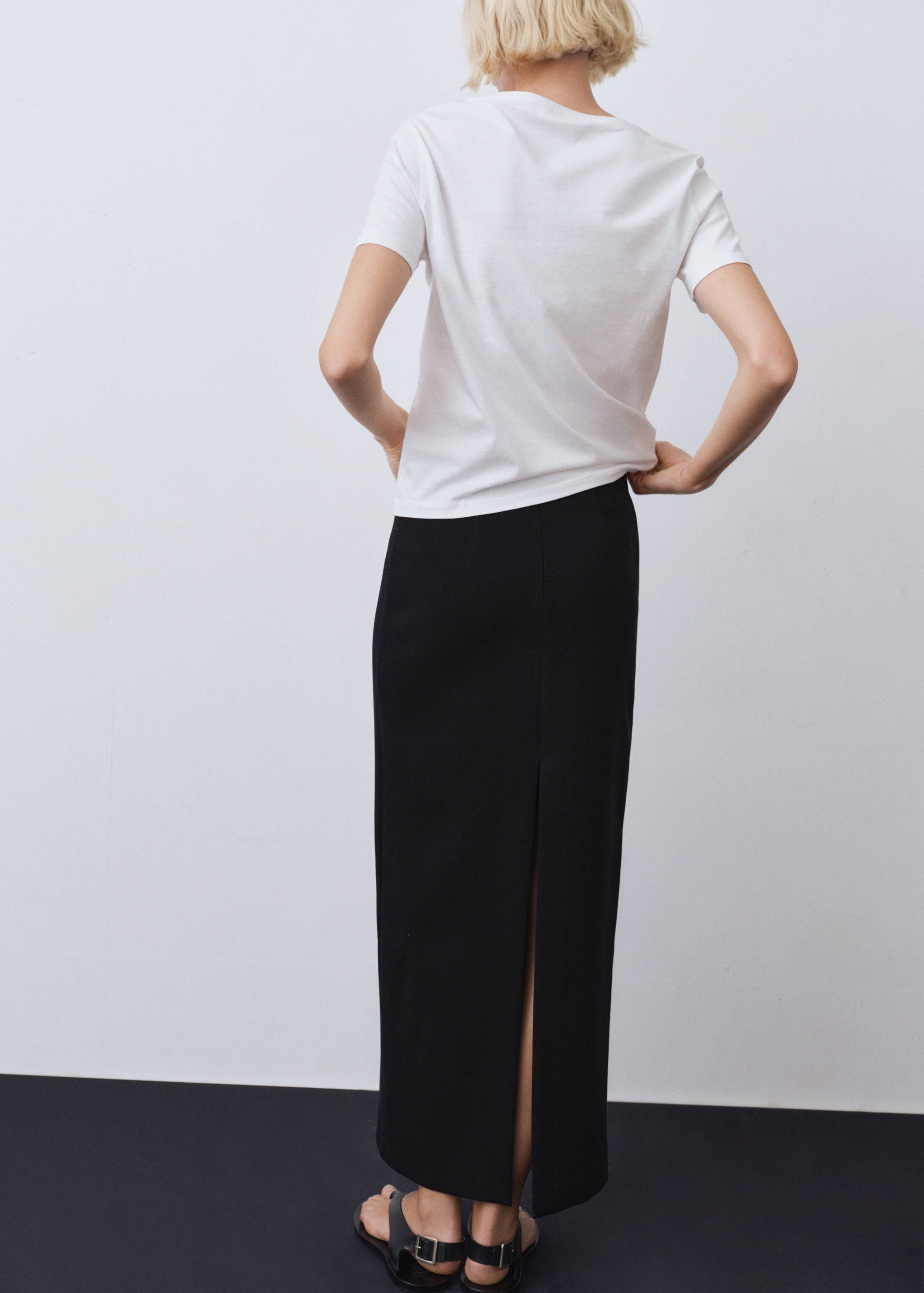 V-neck cotton T-shirt - Reverse of the article