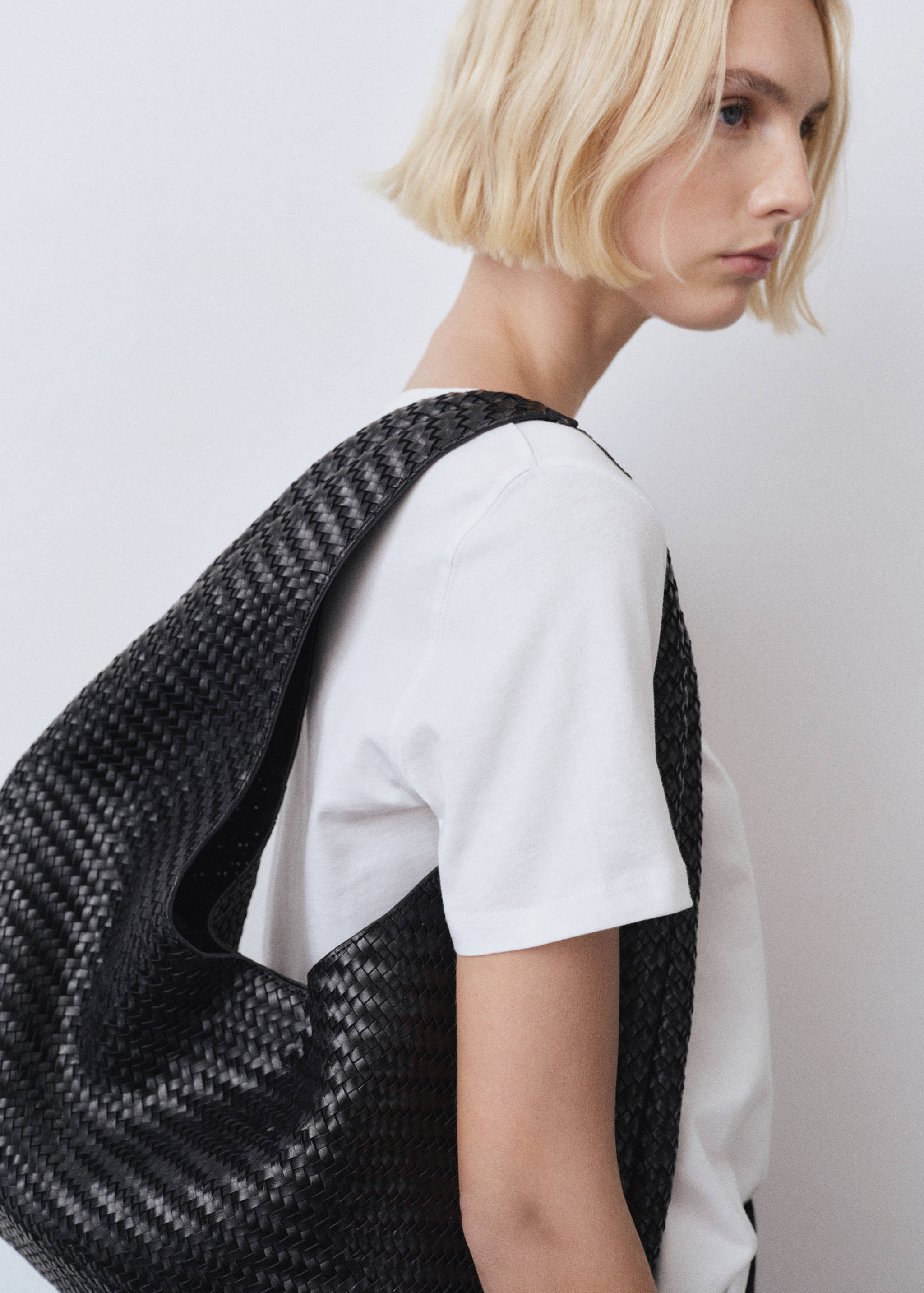 V-neck cotton T-shirt - Details of the article 1