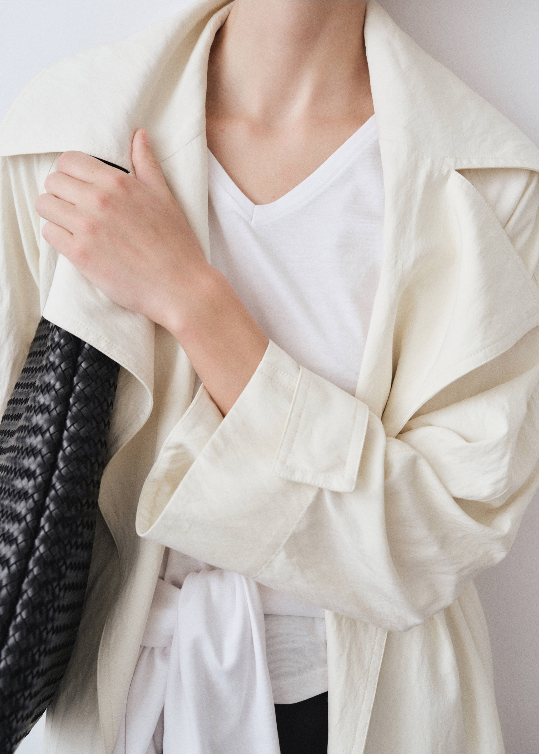 Baumwoll-T-Shirt, V-Ausschnitt - Detail des Artikels 6, Weiß. Ref: 87010436-00.