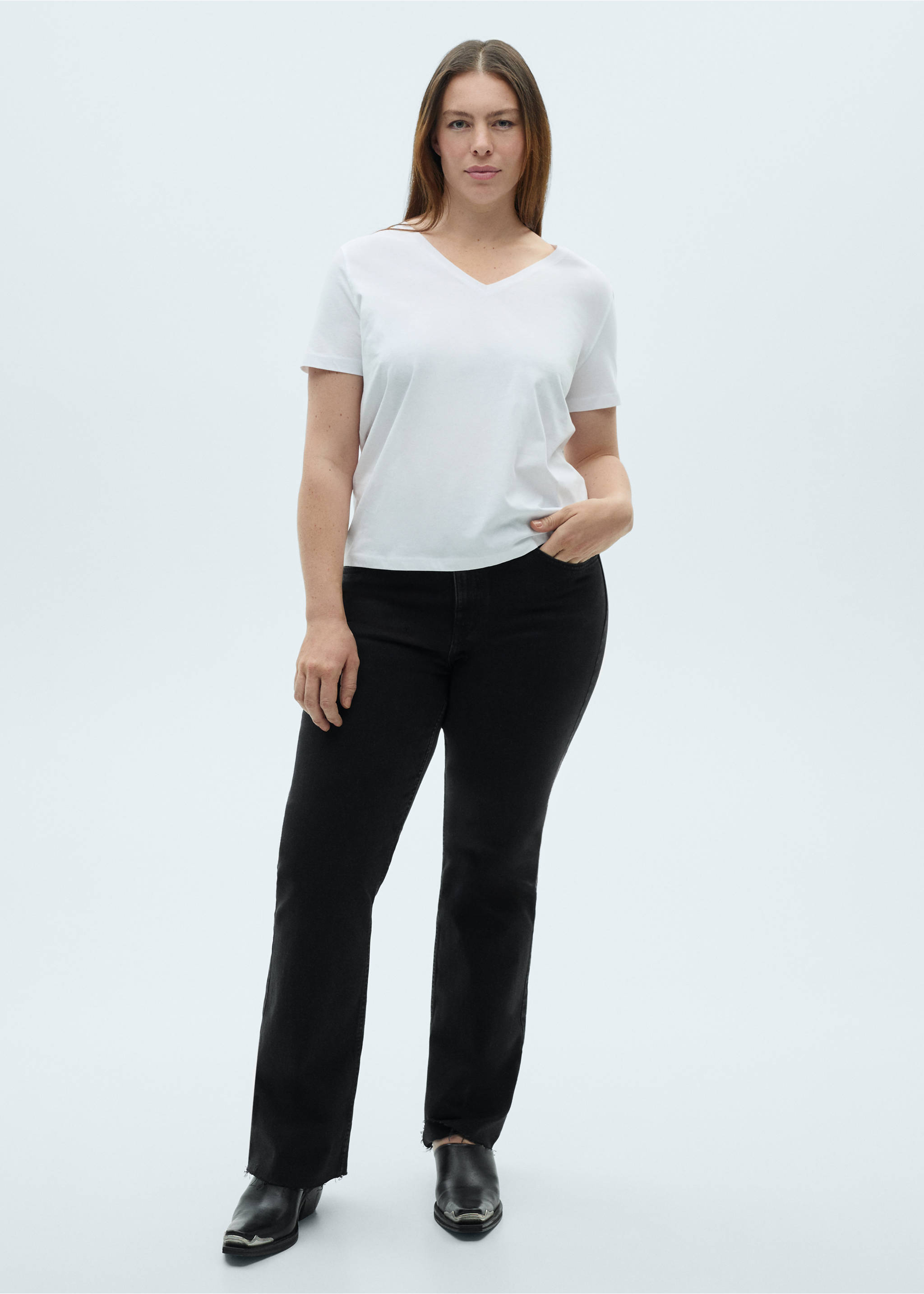 Baumwoll-T-Shirt, V-Ausschnitt - Detail des Artikels 3, Weiß. Ref: 87010436-00.