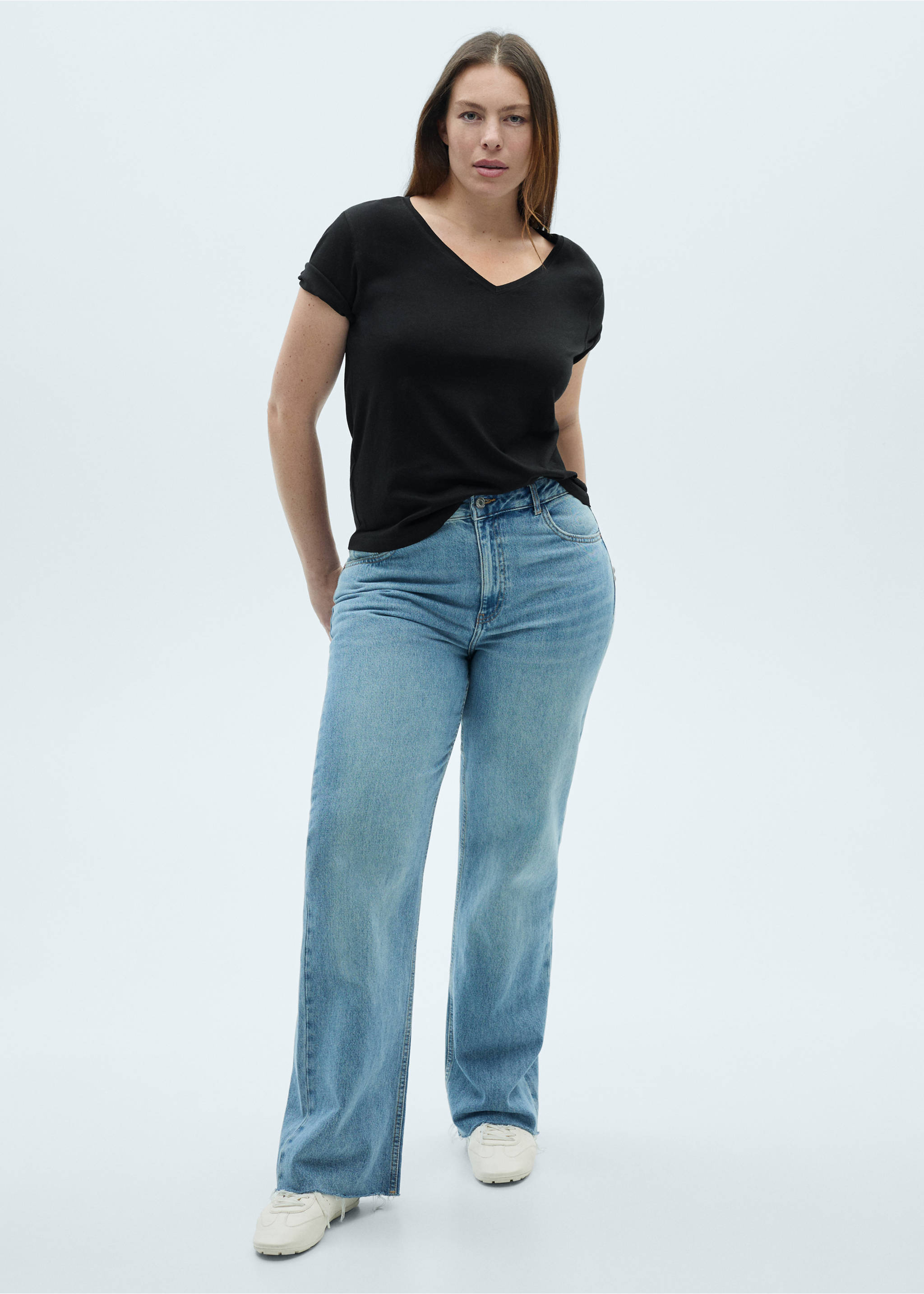 V-neck cotton T-shirt - Details of the article 3, Black. Ref: 87010437-00.