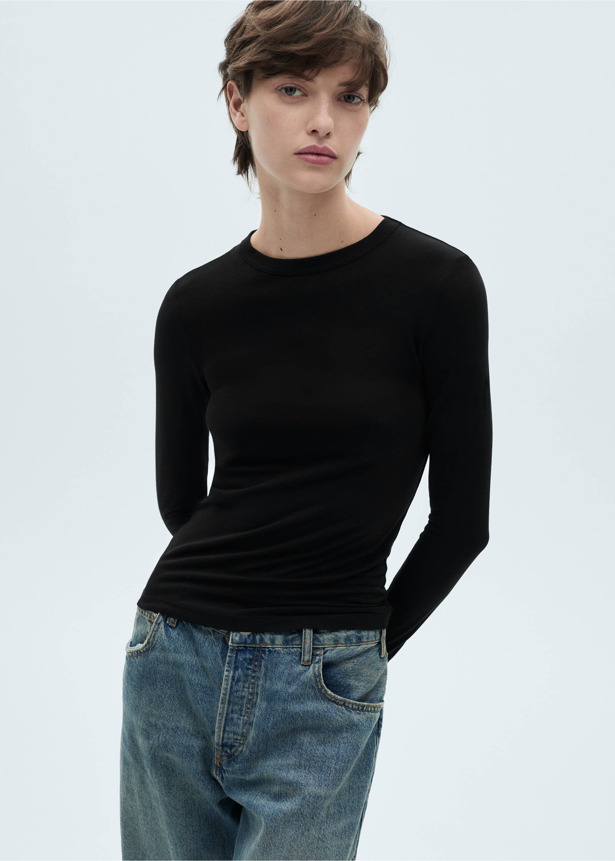 Tailliertes Langarm-T-Shirt - Mittlere Ansicht, Schwarz. Ref: 87010438-00.