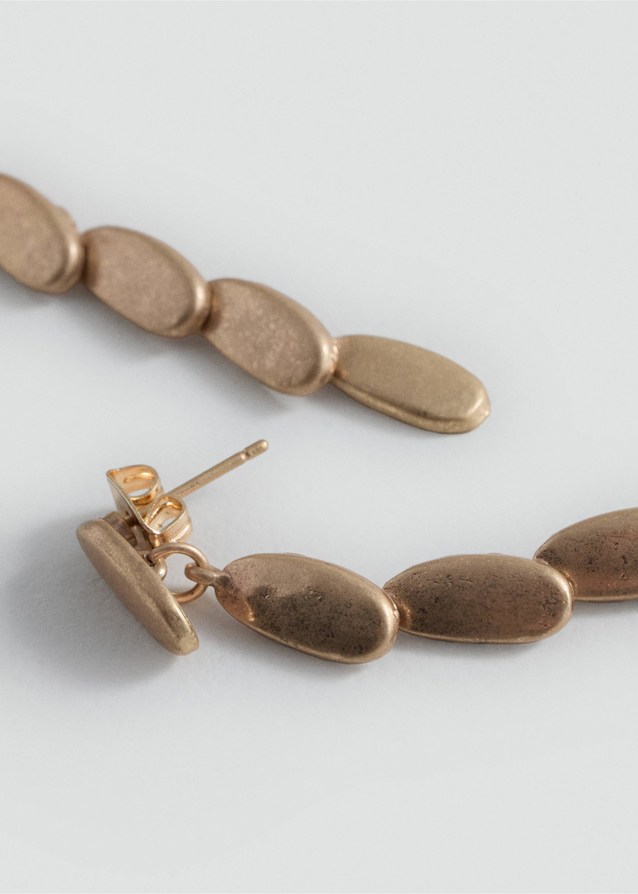 Beaded pendant earrings - Medium plane, Gold. Ref: 87010445-00.