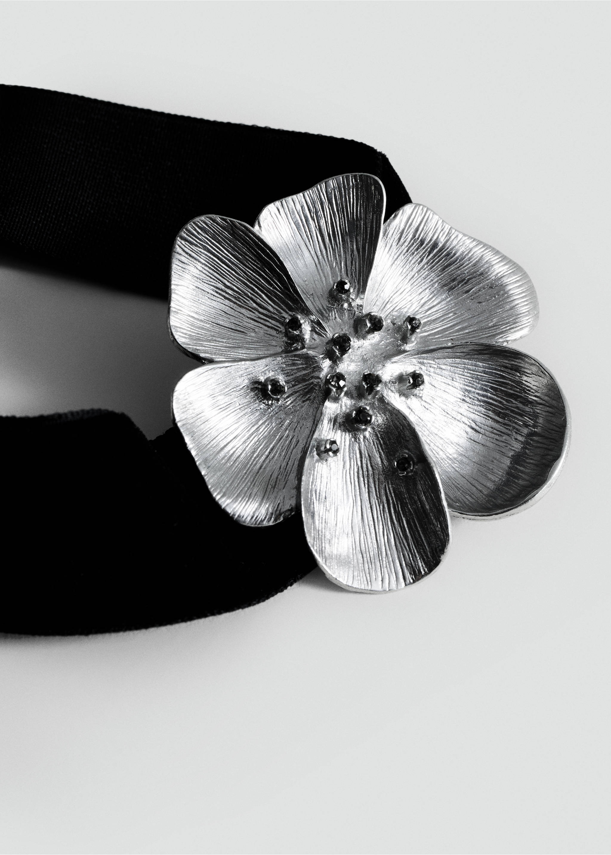 Collar choker flor cristales - Plano medio, Plata. Ref: 87010453-00.