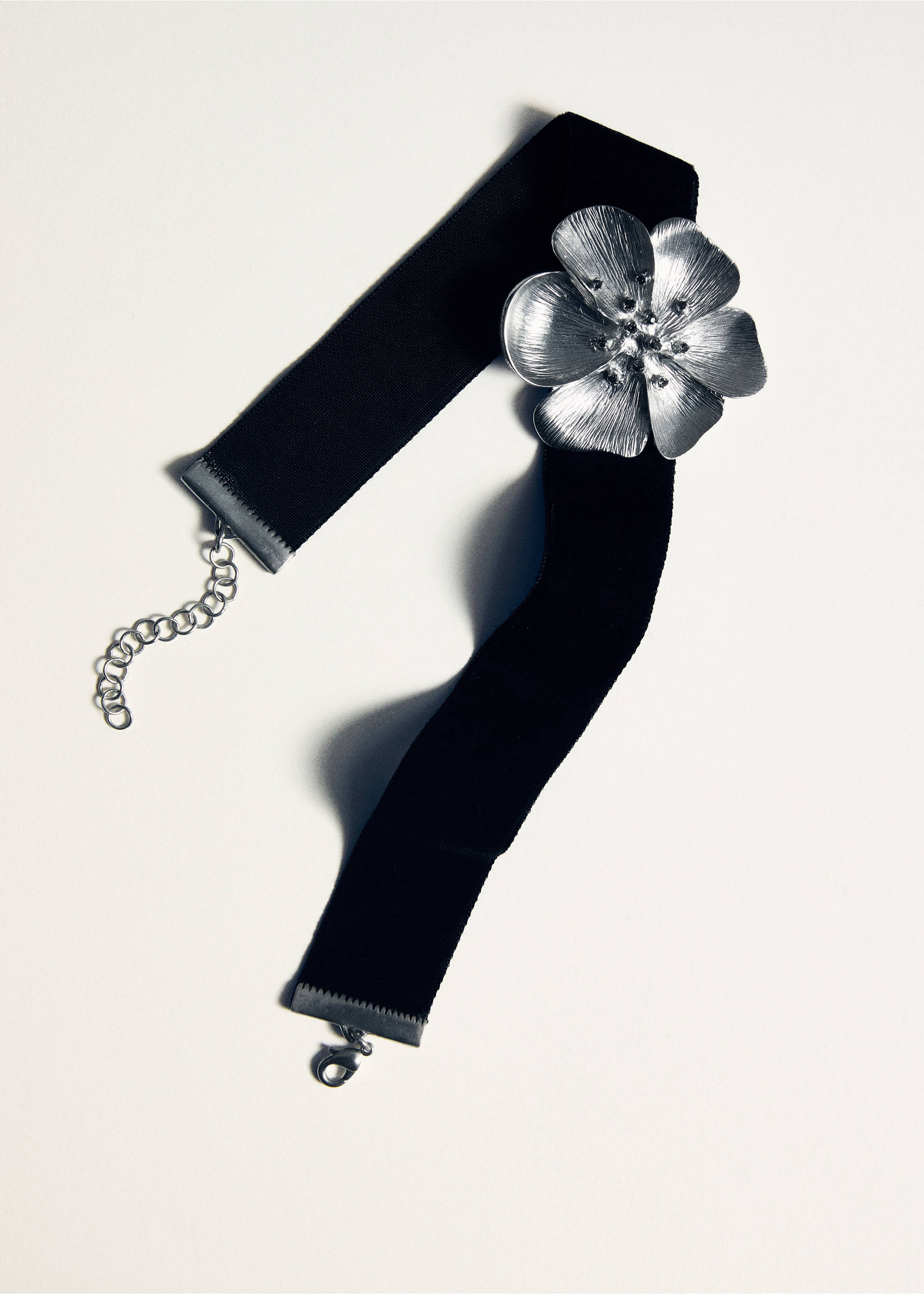 Collar choker flor cristales - Detalle del artículo 5, Plata. Ref: 87010453-00.