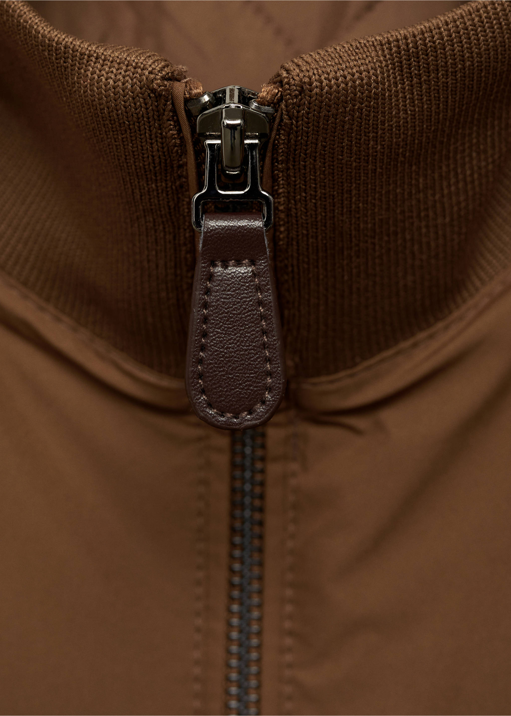 Wasserabweisende Stepp-Bomberjacke - Detail des Artikels 8, Tobacco-Braun. Ref: 87010580-00.