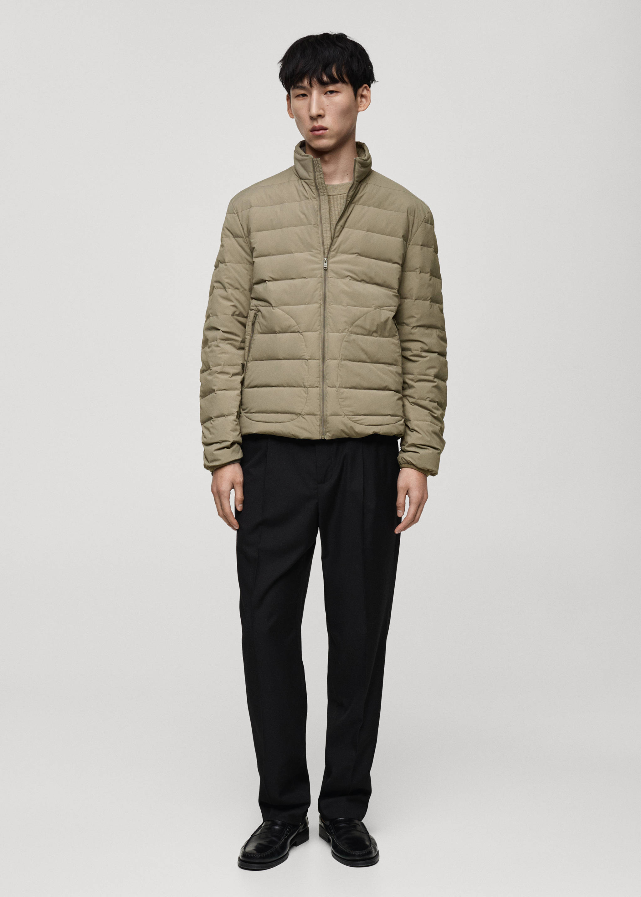 Casaco acolchoado com enchimento de penas e penugem - Plano geral