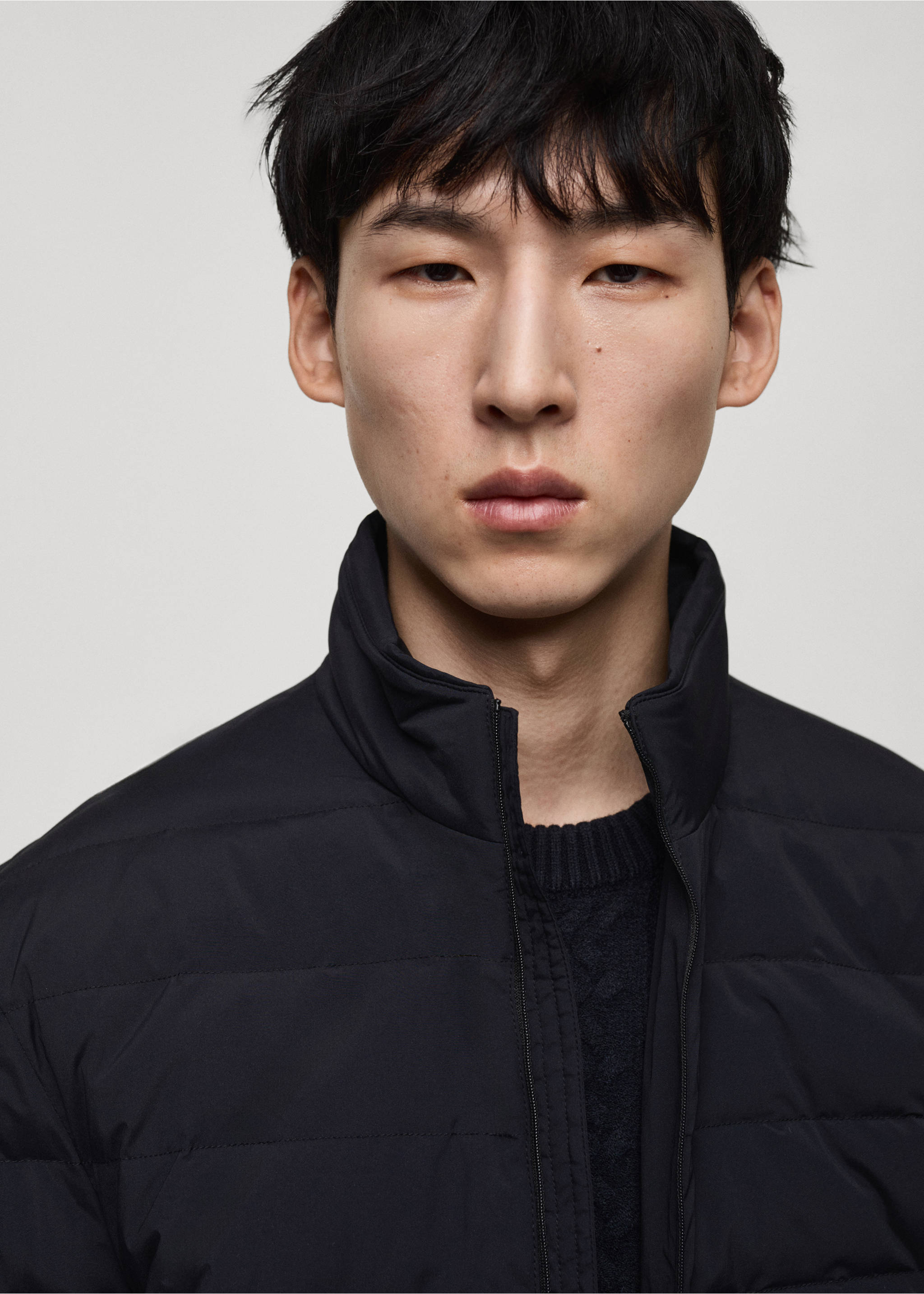 Steppjacke mit Daunen- und Federfüllung - Detail des Artikels 1, Dunkles Marineblau. Ref: 87010588-00.