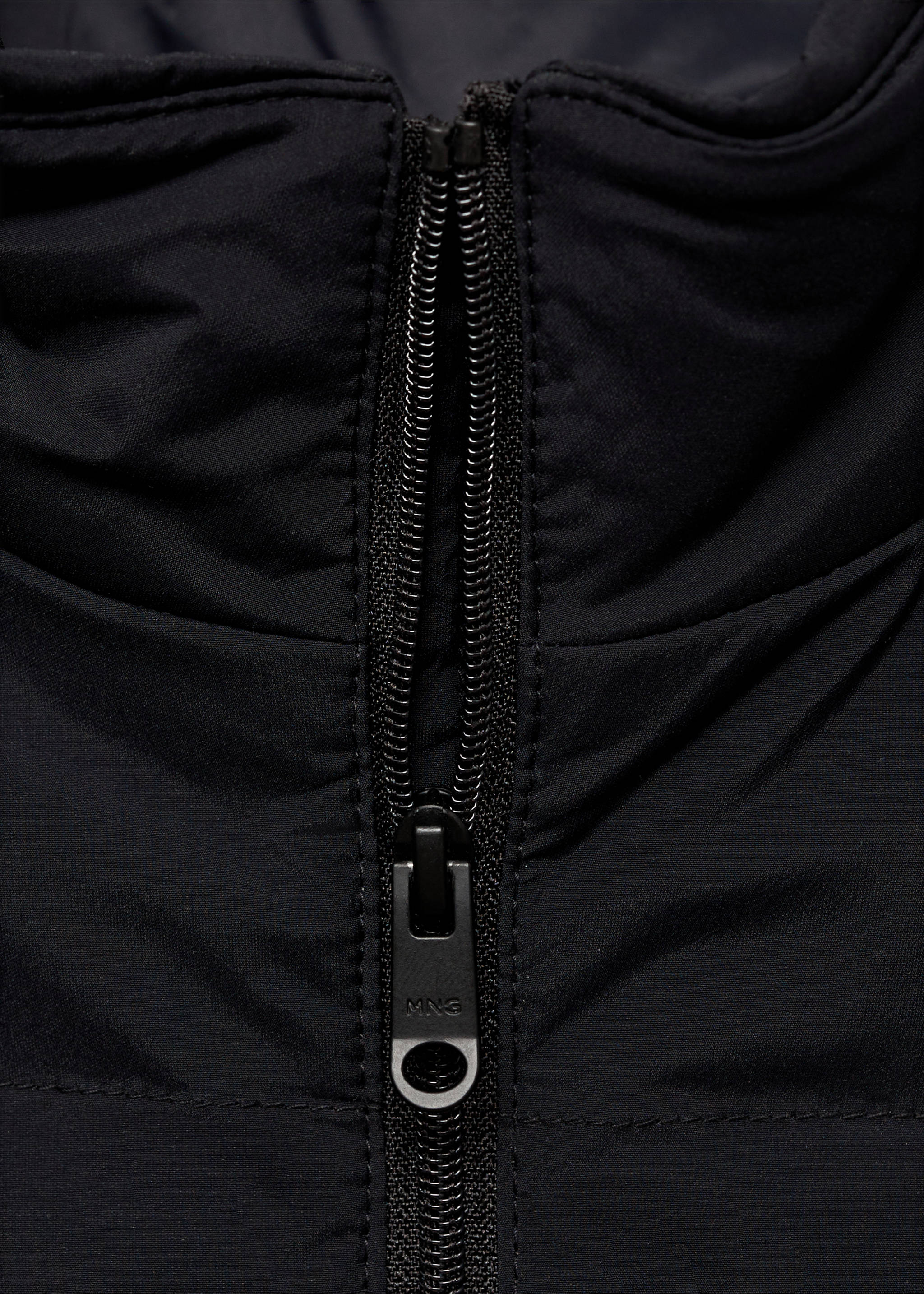 Steppjacke mit Daunen- und Federfüllung - Detail des Artikels 8, Dunkles Marineblau. Ref: 87010588-00.