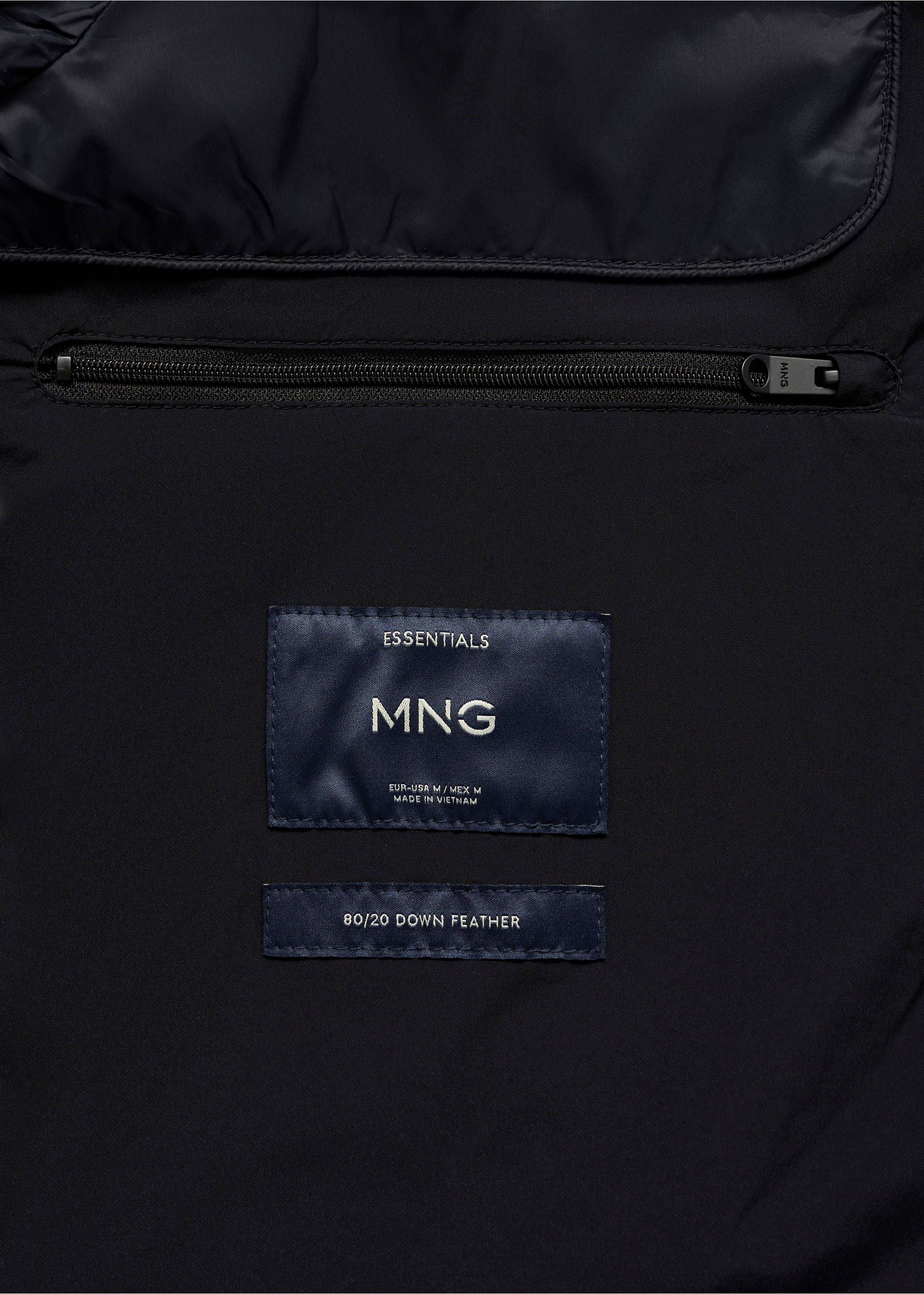 Steppjacke mit Daunen- und Federfüllung - Detail des Artikels 0, Dunkles Marineblau. Ref: 87010588-00.