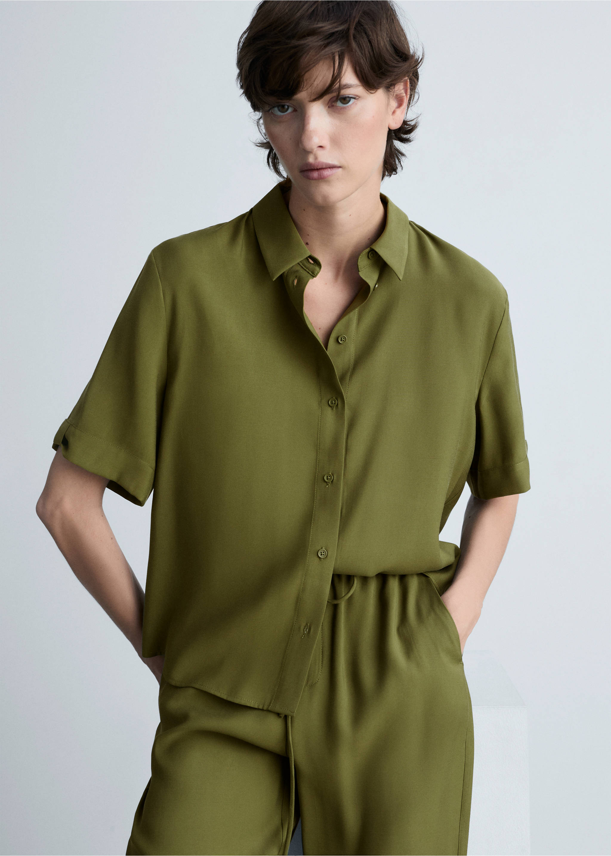 Camisa fluida manga corta - Plano medio, Khaki. Ref: 87010592-00.