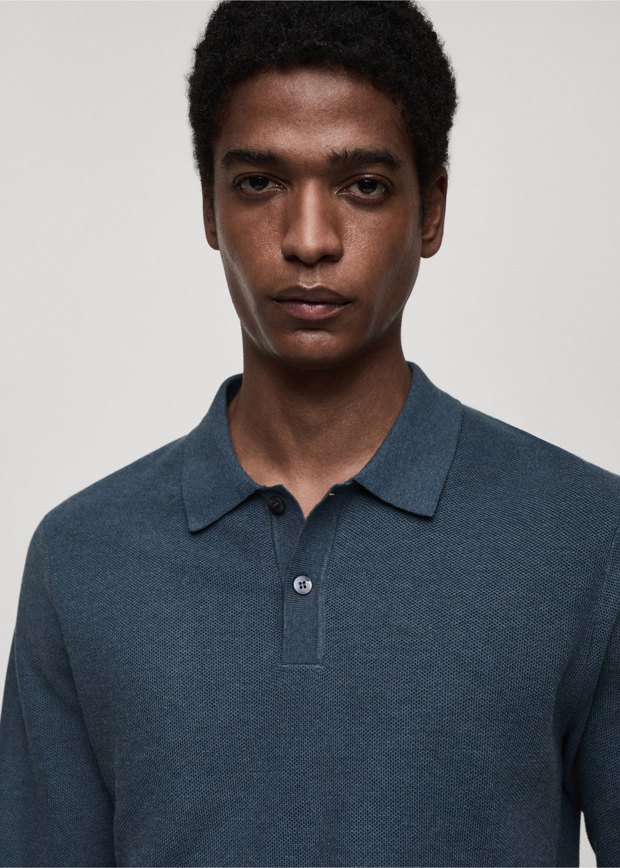 Micro-structured cotton knitted polo shirt - Details of the article 1, Indigo Blue. Ref: 87010601-00.