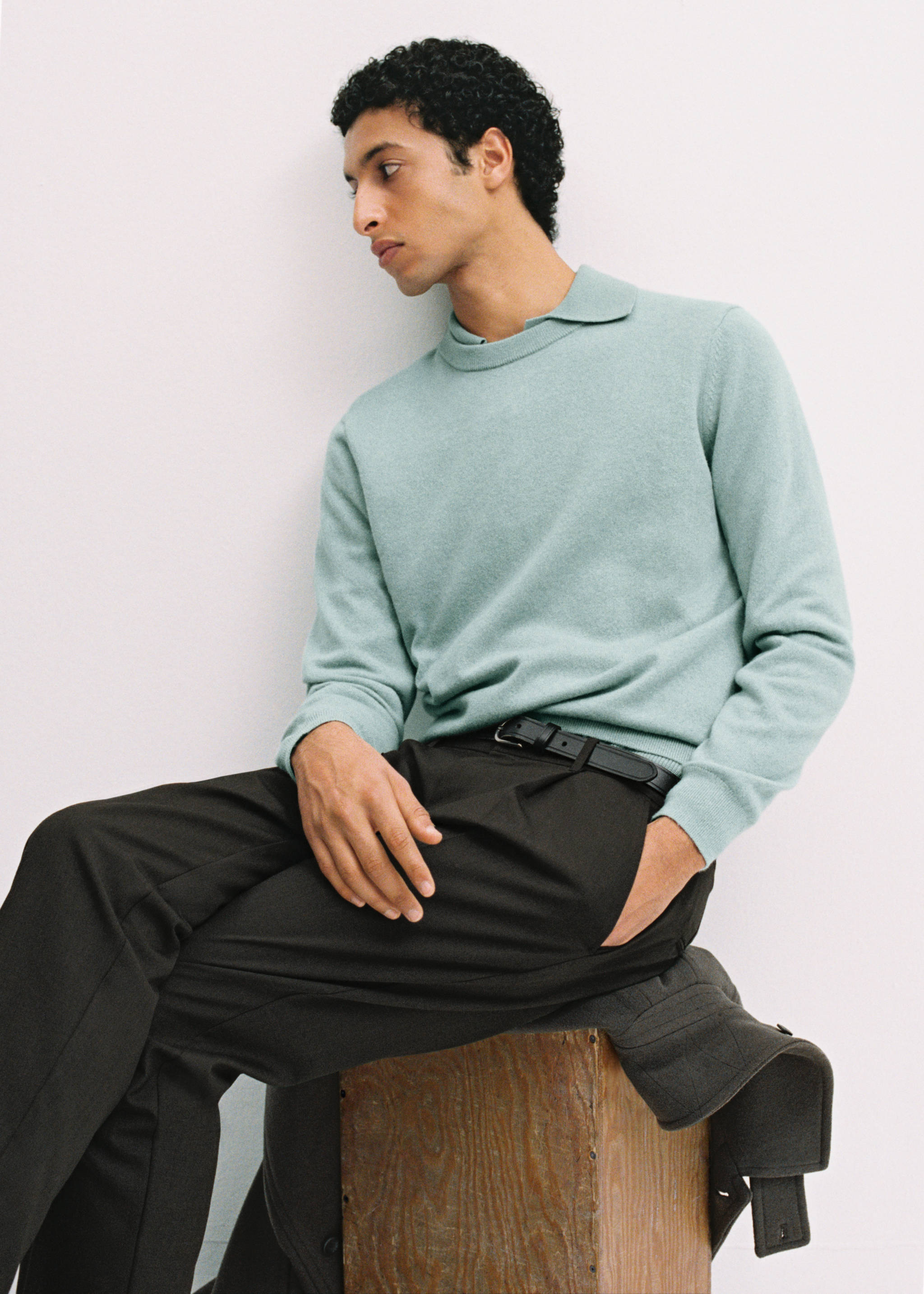 100% cashmere regular-fit sweater - Details of the article 3, Aqua Green. Ref: 87010602-00.