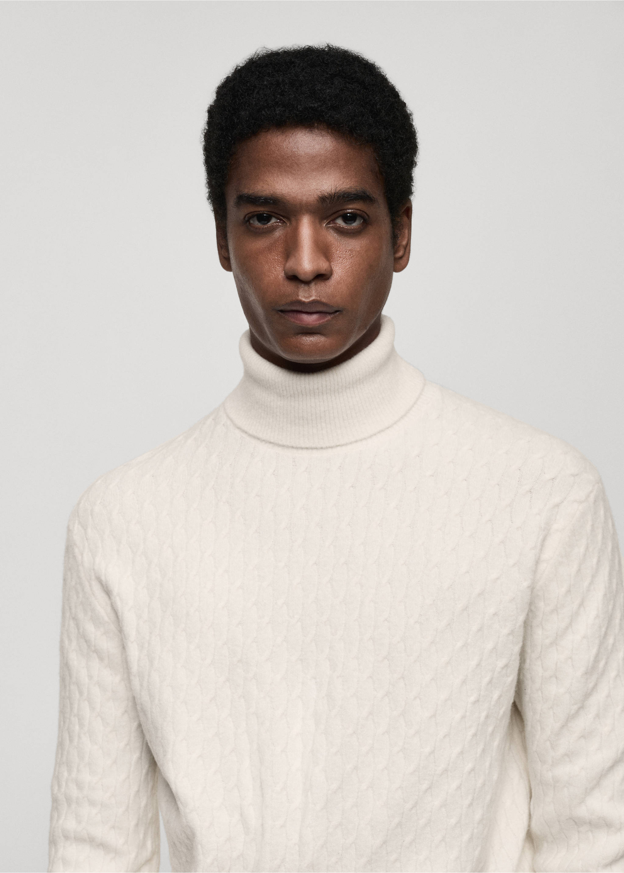 Jersey punto estructura cuello alto - Detalle del artículo 1, Blanco roto. Ref: 87010609-00.