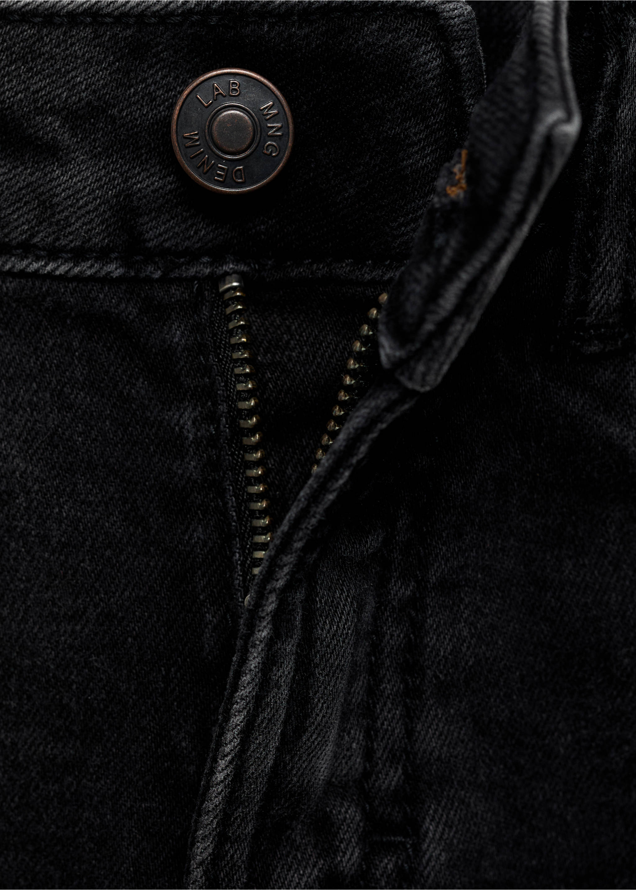 Slim-fit jeans - Details of the article 8, Black denim. Ref: 87010624-00.