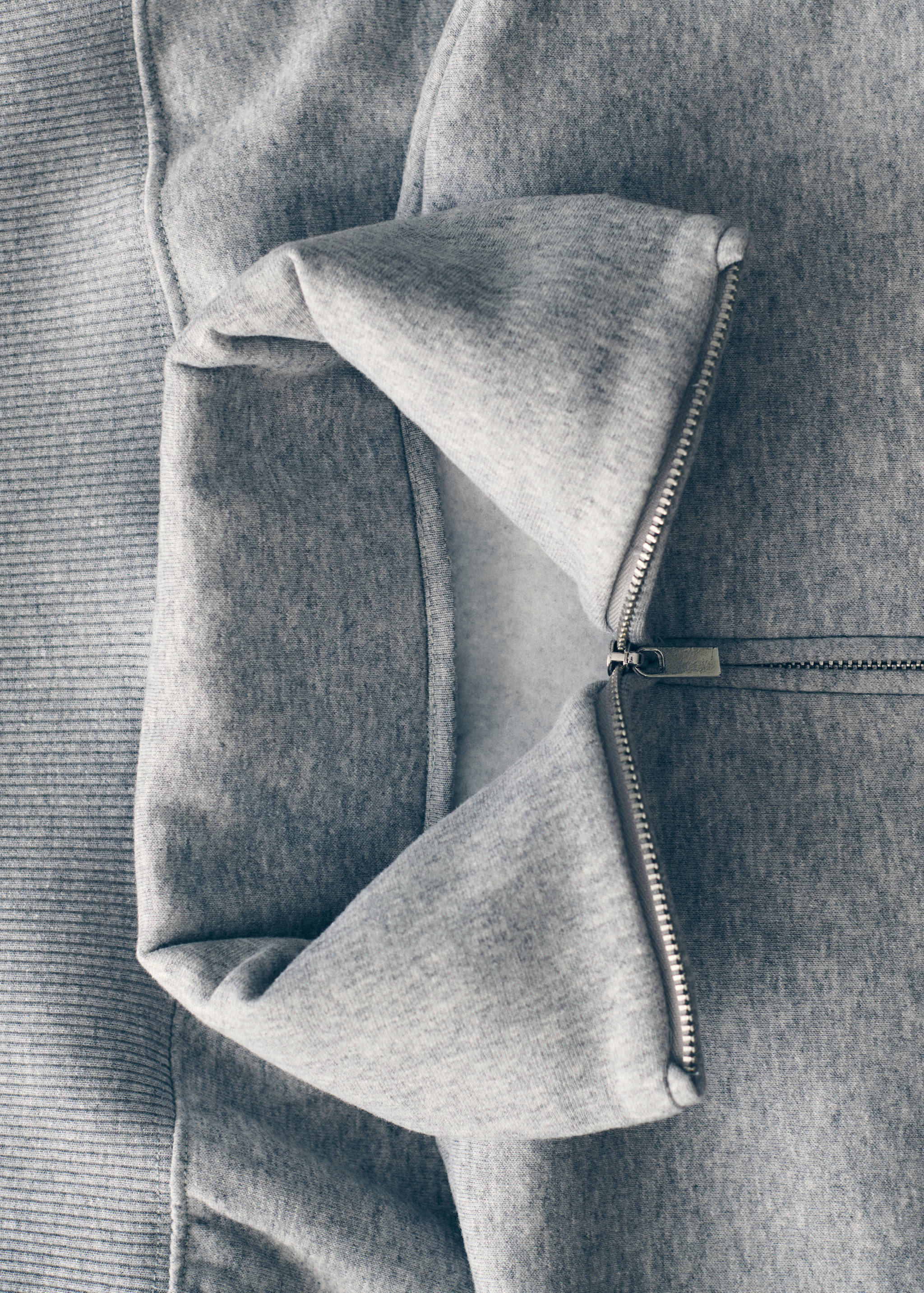Turtleneck sweatshirt with zip - Details of the article 6