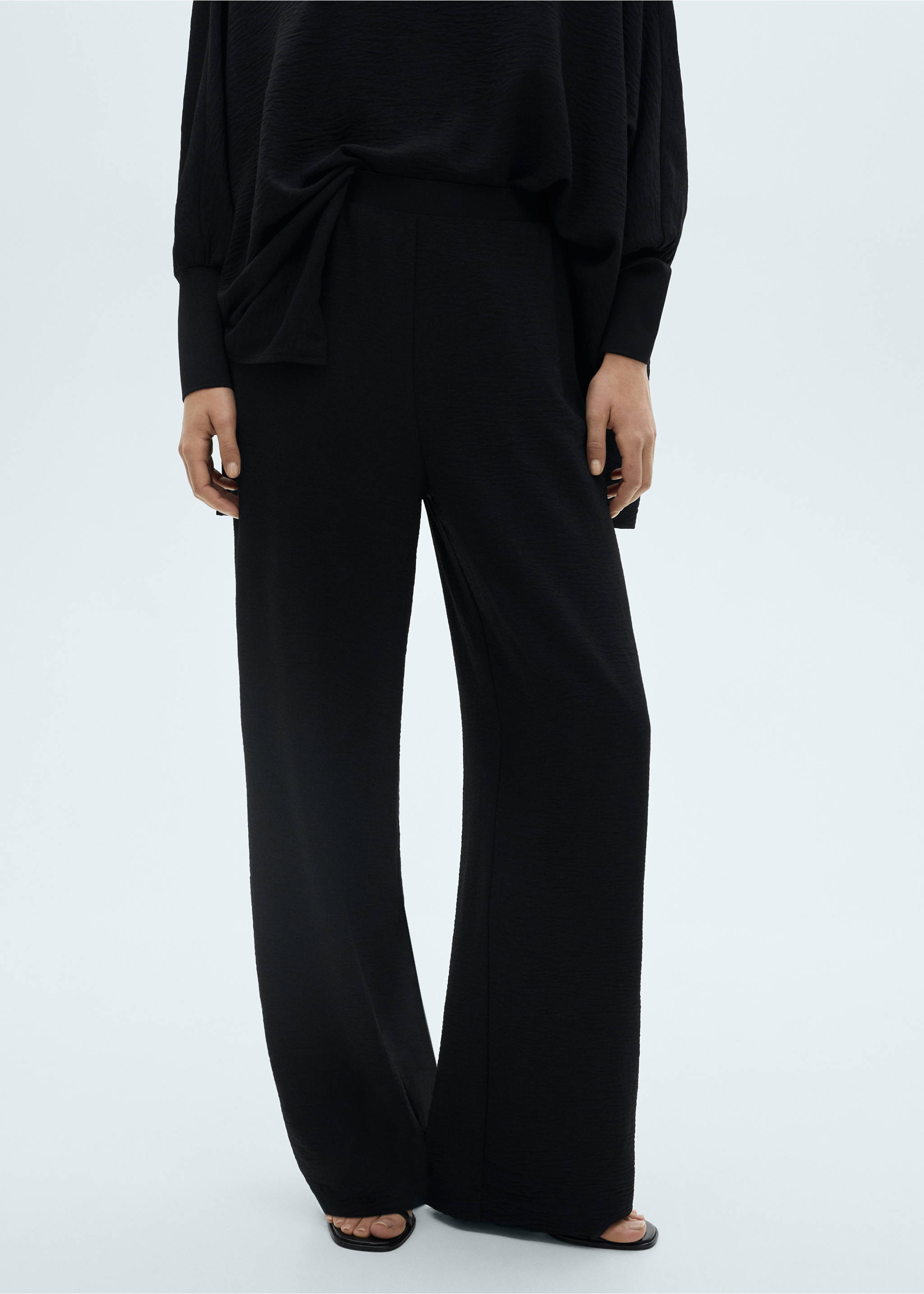 Straight knitted trousers - Medium plane, Black. Ref: 87011047-00.