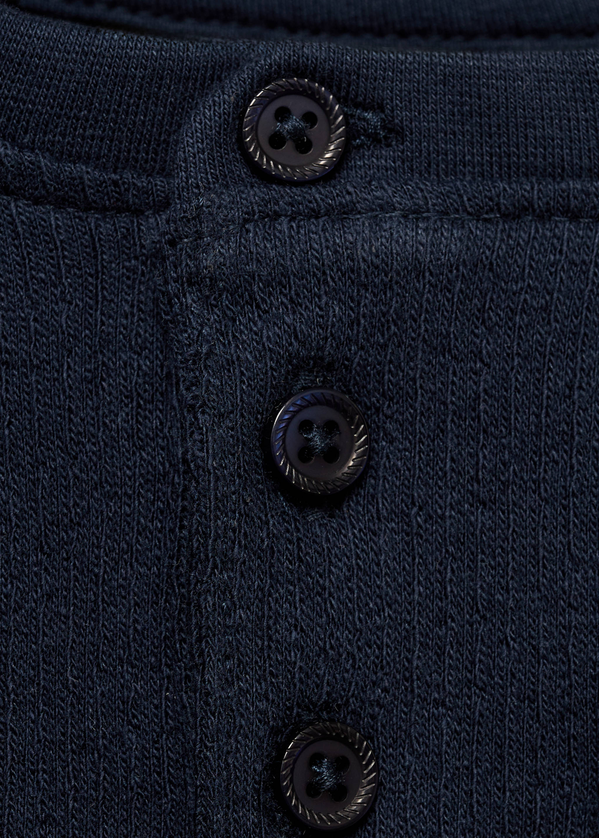 Buttoned long sleeve t-shirt - Details of the article 8