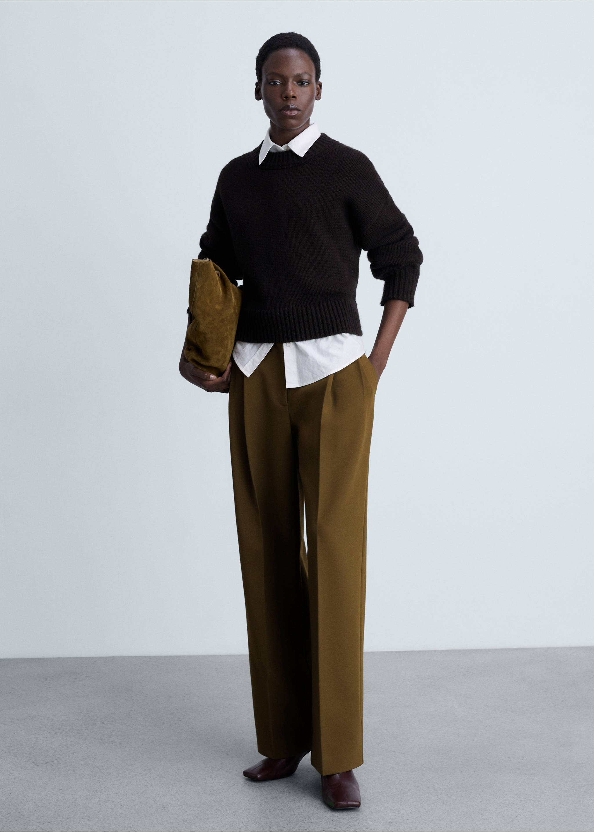 Straight-fit pleated trousers - General plane, Khaki. Ref: 87011513-00.