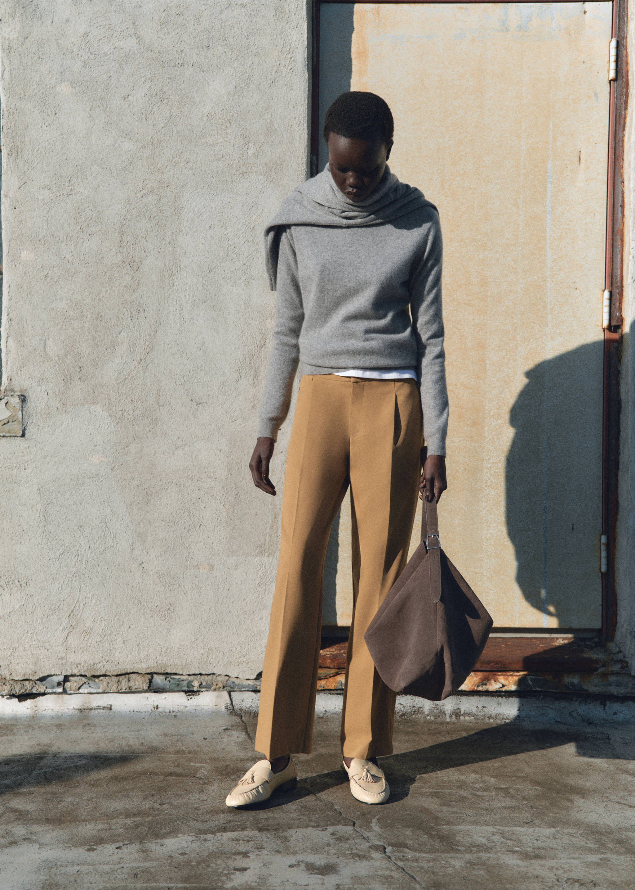 Vasalt egyenes nadrág - Általános sík, Közepes barna. Ref: 87011514-00.