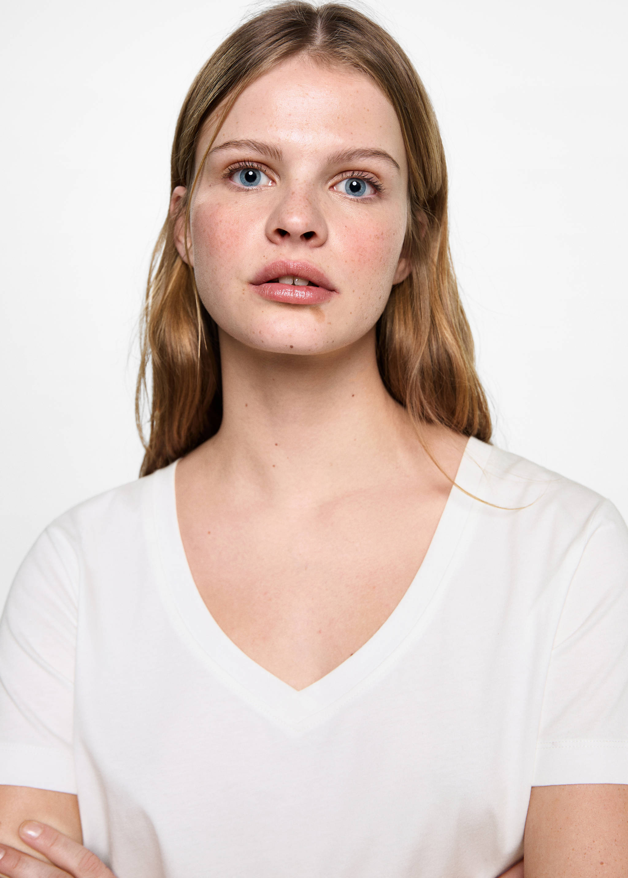 V-neck T-shirt - Details of the article 1