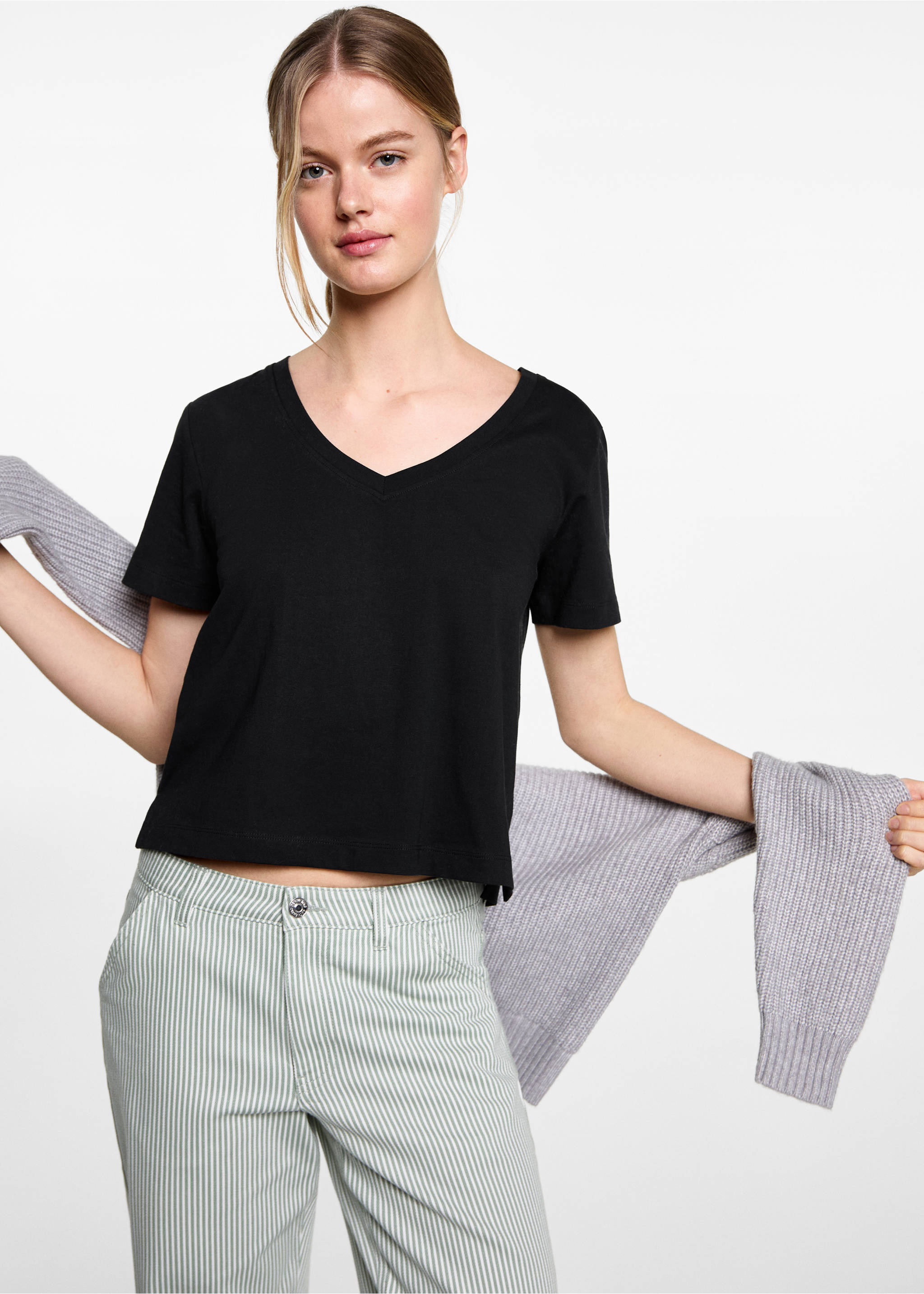 V-neck T-shirt - Medium plane, Black. Ref: 87011518-00.