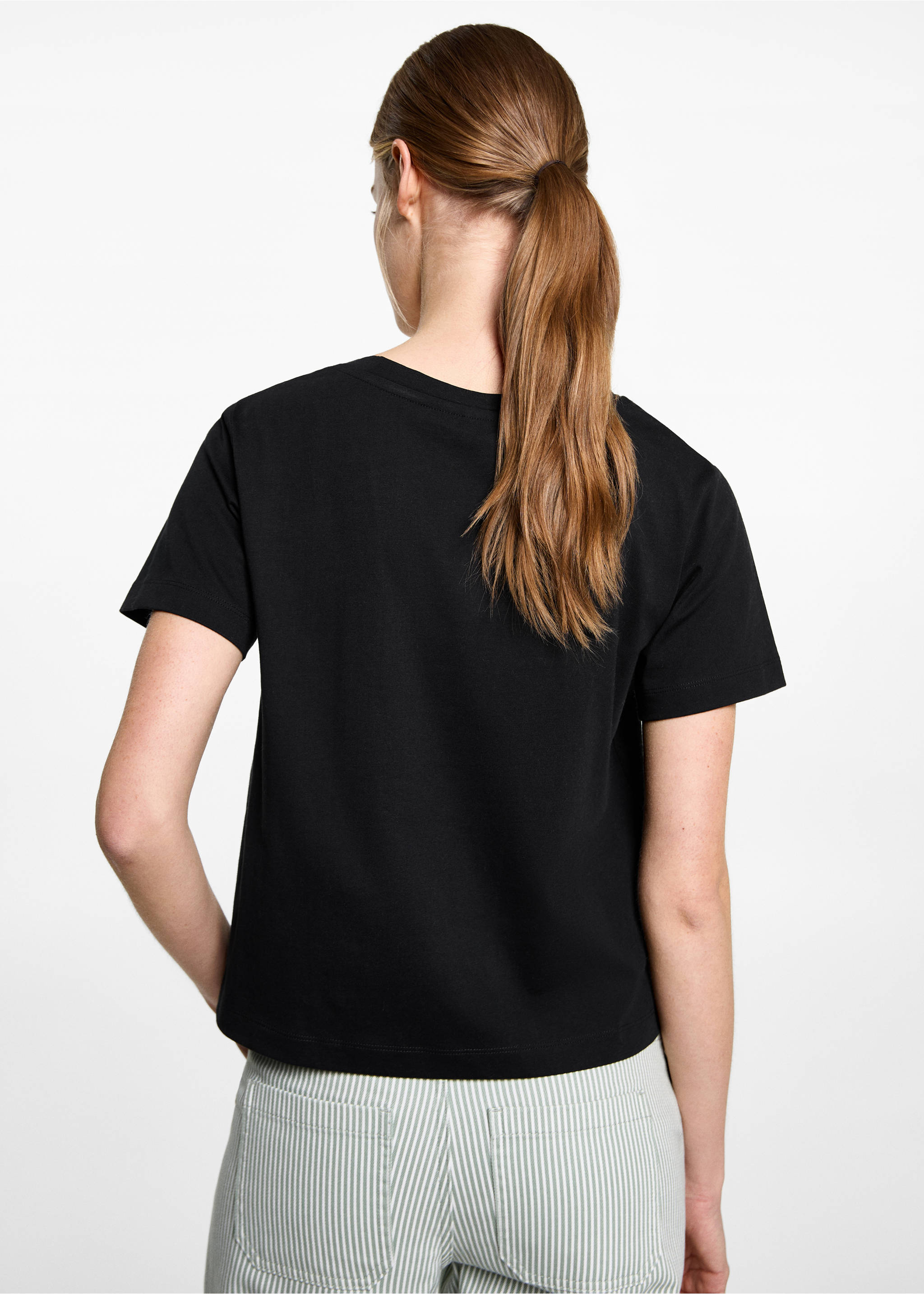 V-neck T-shirt - Reverse of the article, Black. Ref: 87011518-00.