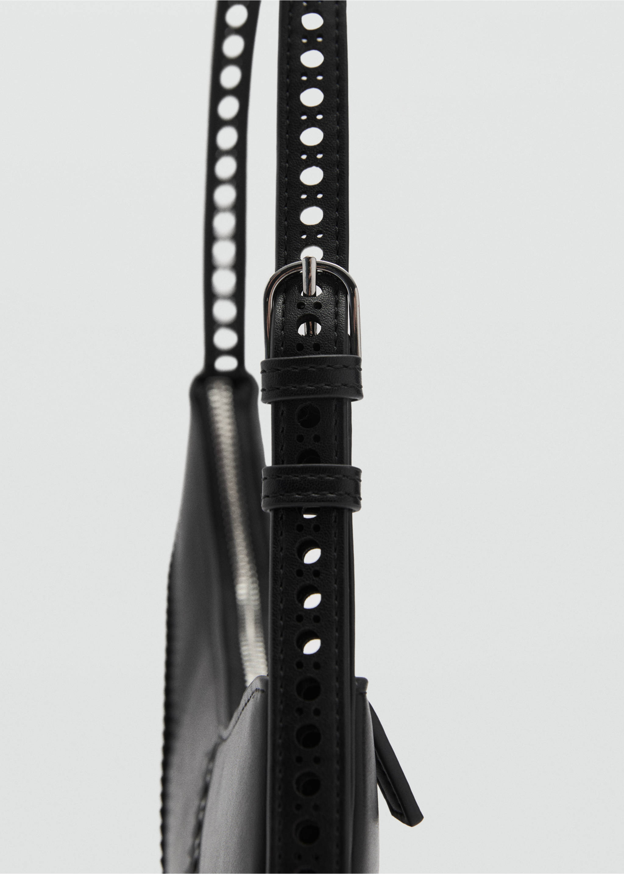 Die-cut shoulder bag - Details of the article 2, Black. Ref: 87012539-00.