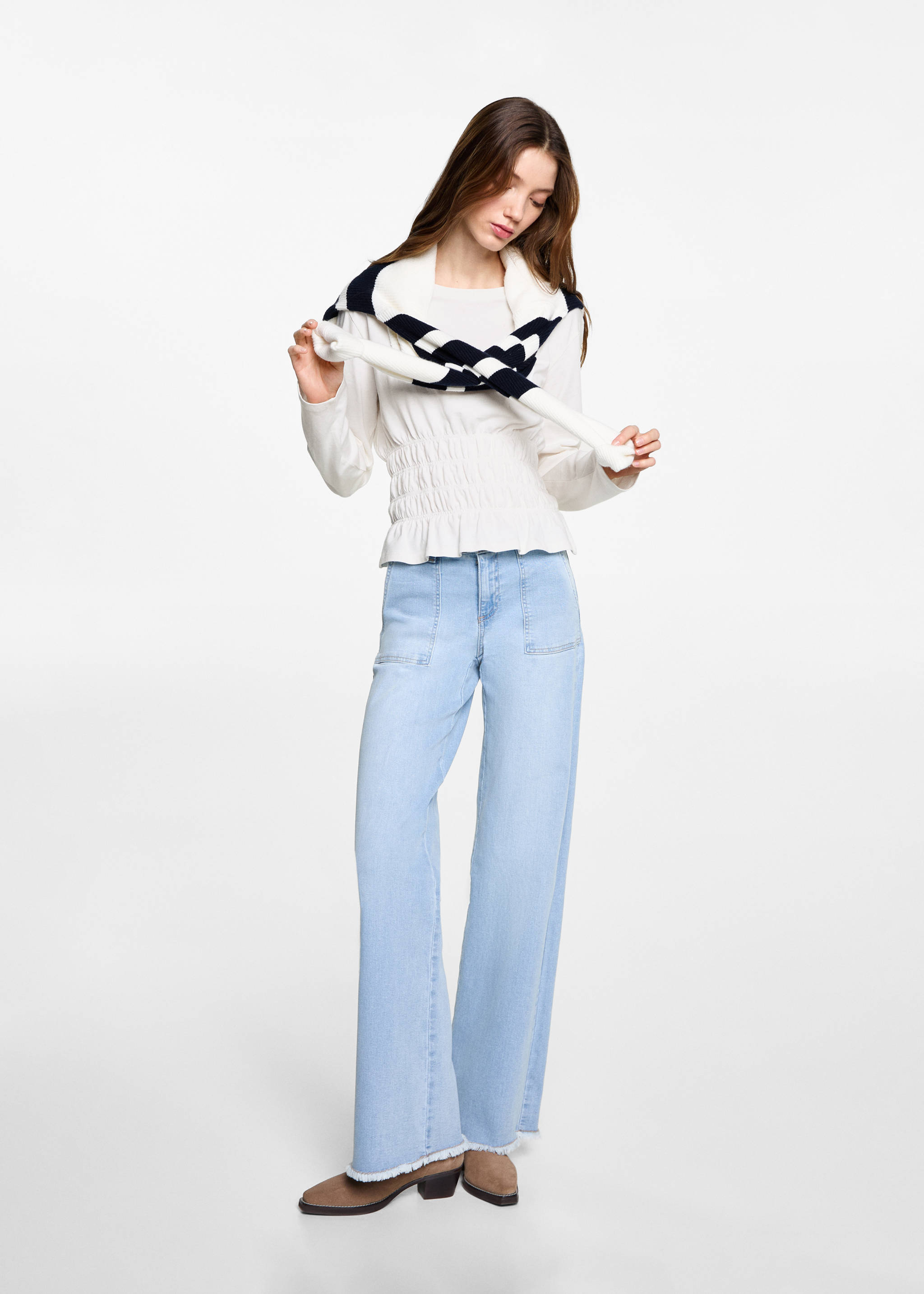 T-Shirt mit geraffter Taille - Allgemeine Ansicht