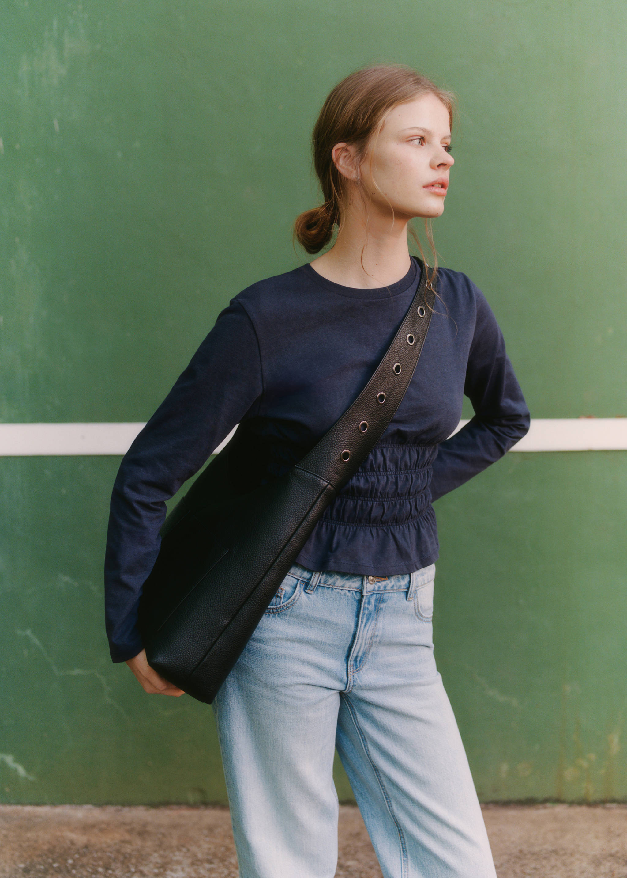 T-Shirt mit geraffter Taille - Detail des Artikels 5