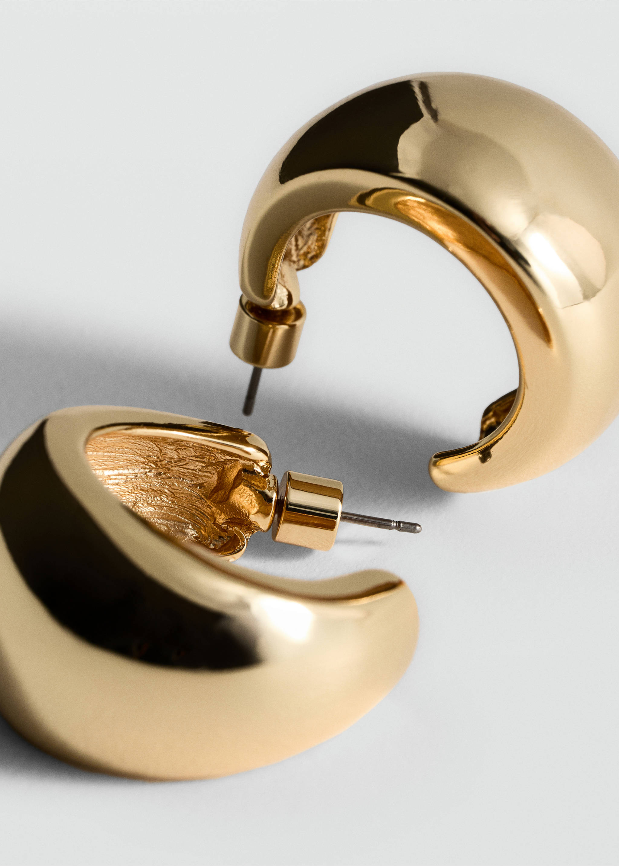 Volume hoop earrings - Medium plane, Gold. Ref: 87012547-00.