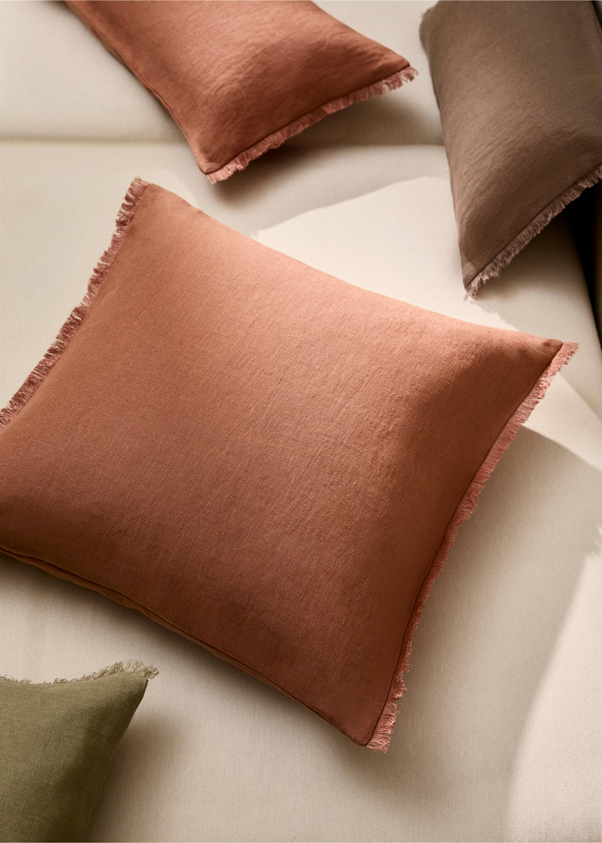 Linen cushion cover with fringes 50x50 cm - General plane, Pink. Ref: 87012899-00.