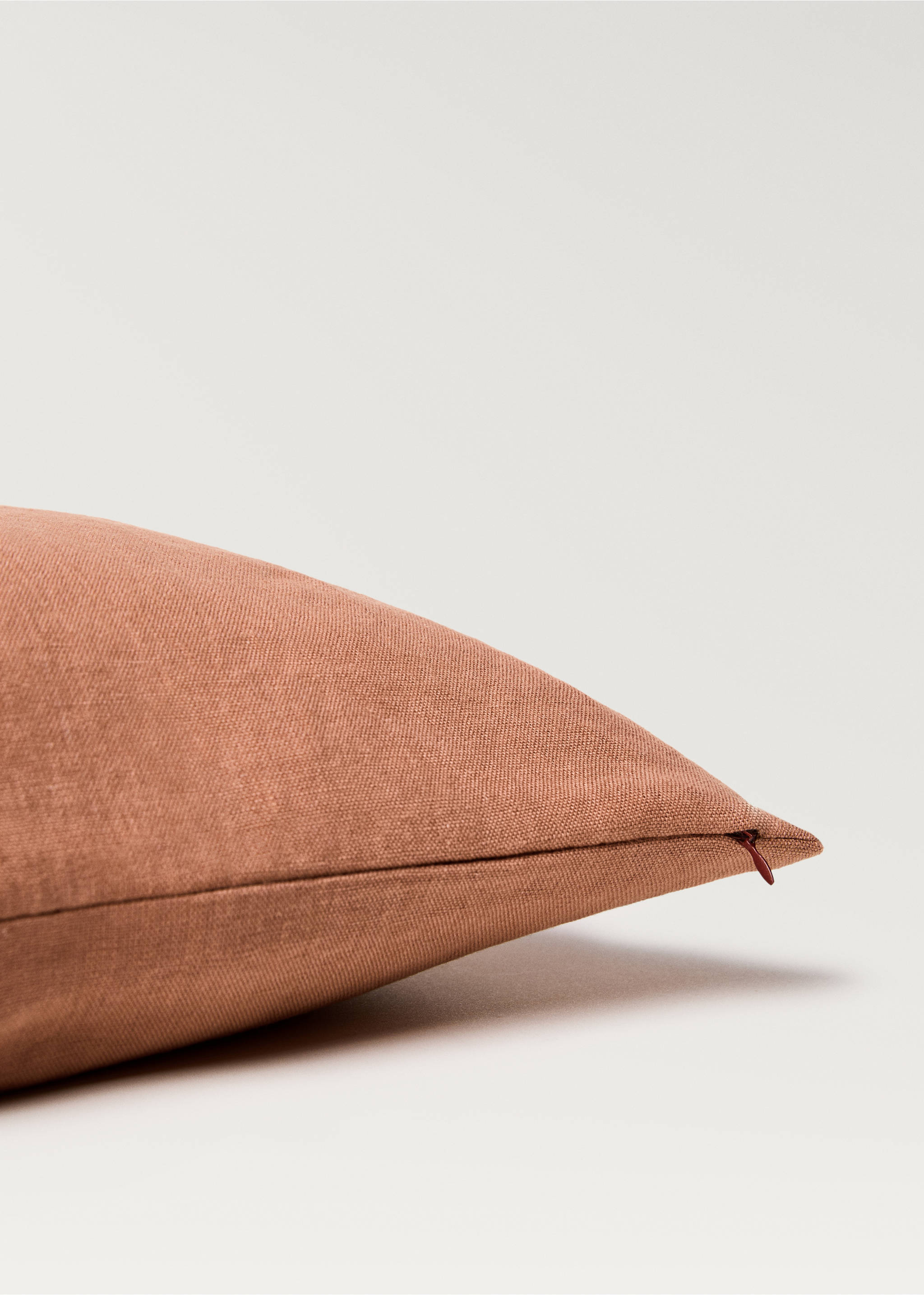 Linen cushion cover with fringes 50x50 cm - Details of the article 1, Pink. Ref: 87012899-00.