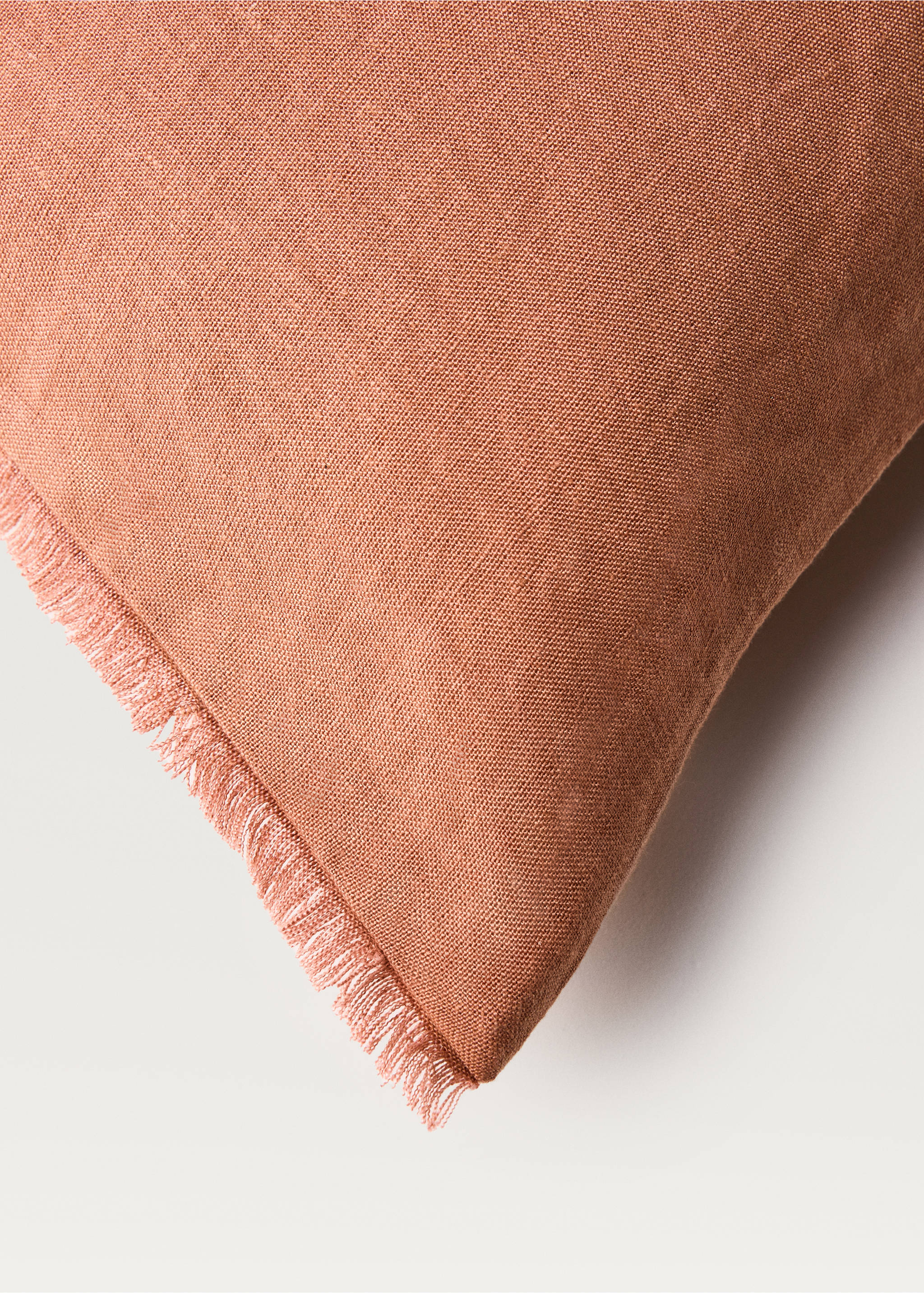 Linen cushion cover with fringes 50x50 cm - Details of the article 2, Pink. Ref: 87012899-00.