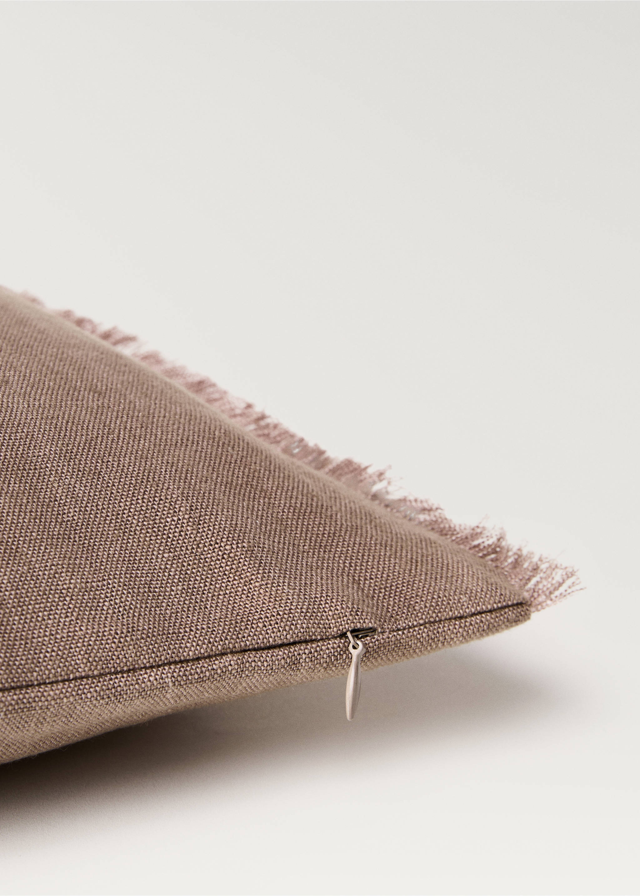 Linen cushion cover with fringes 50x50 cm - Details of the article 2, Light/Pastel Brown. Ref: 87012899-00.