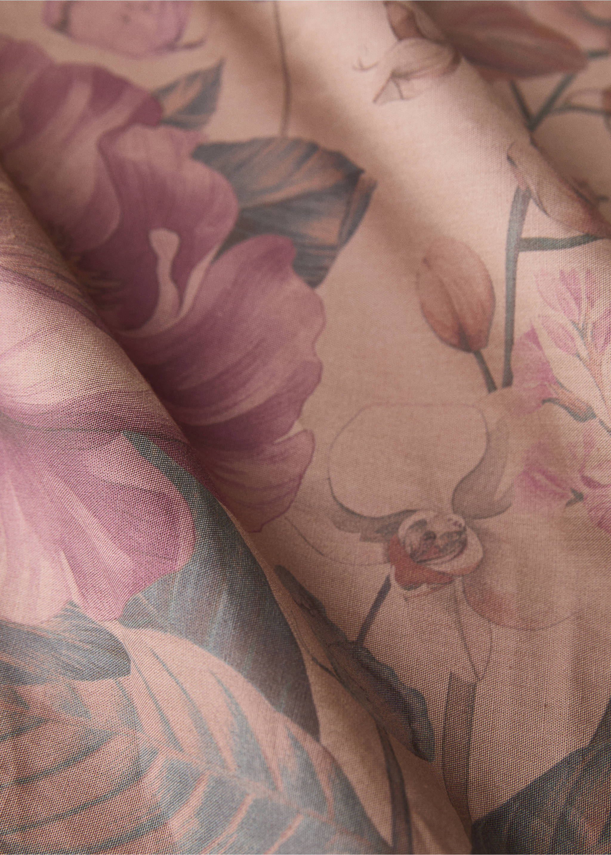 Cotton percale multi-coloured floral-print top sheet for 150/160cm bed - Details of the article 3, Pink. Ref: 87012930-00.