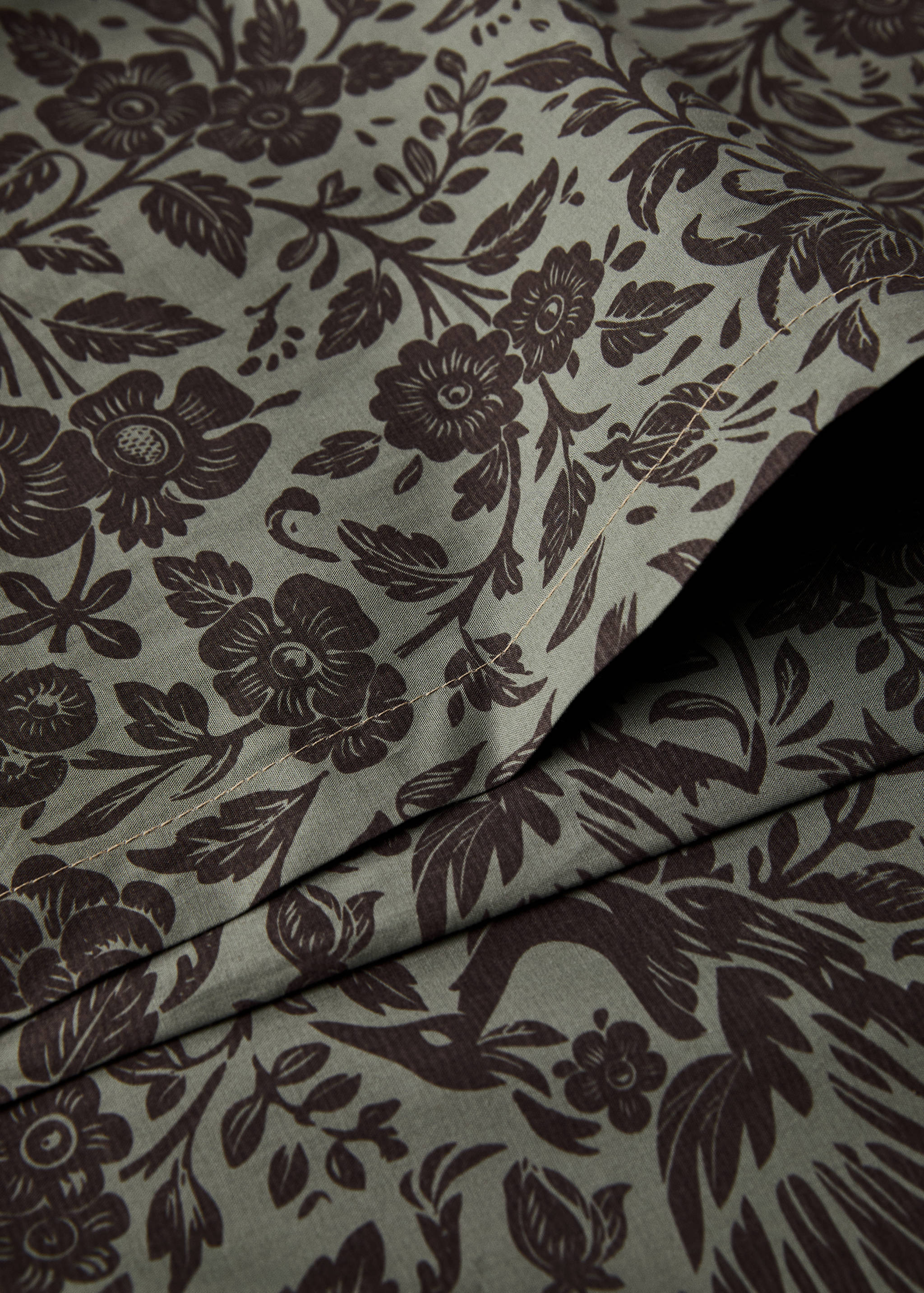 Two cotton percale two-tone floral-print pillowcases 50x75 cm - Details of the article 2