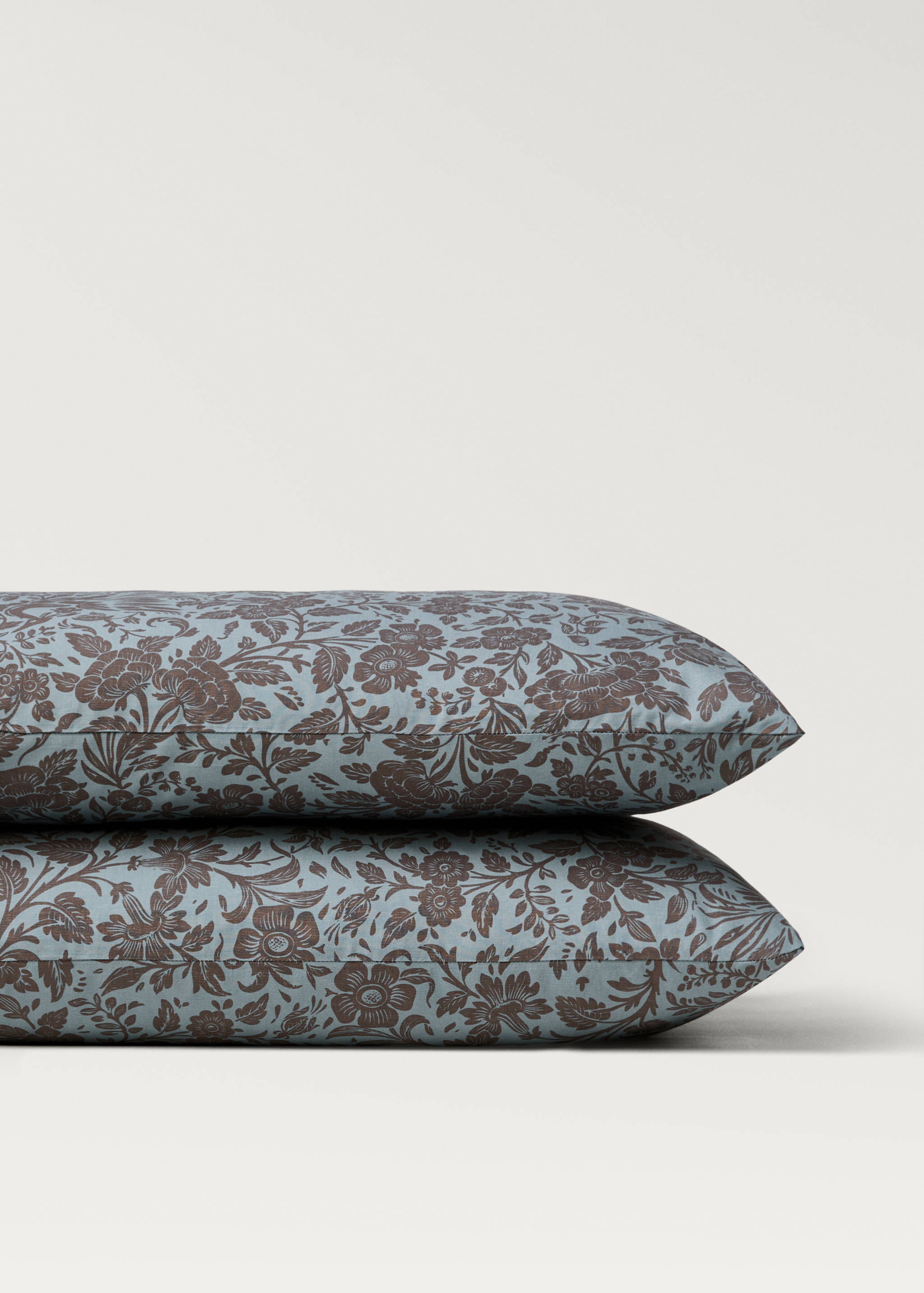 Two cotton percale two-tone floral-print pillowcases 50x75 cm - Details of the article 1