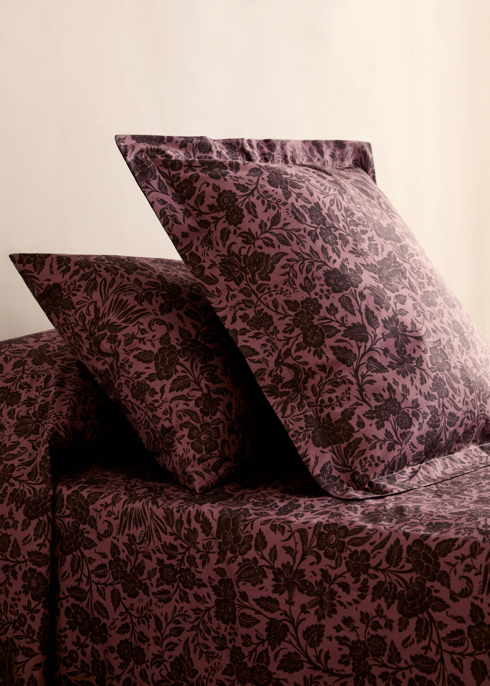 Two cotton percale two-tone floral-print pillowcases 50x75 cm - General plane