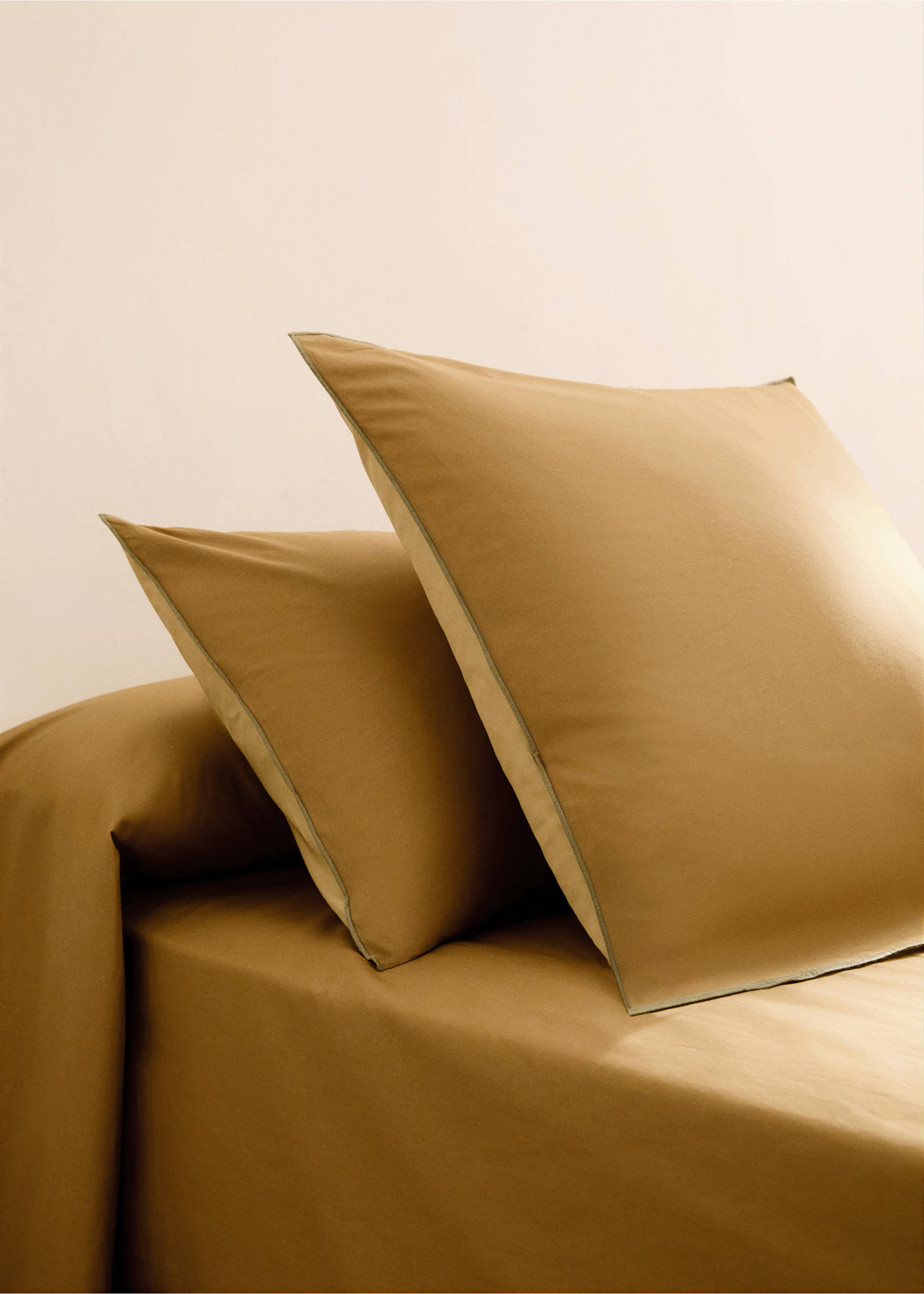Two cotton percale reversible pillowcases 60x60 cm - General plane, Caramel. Ref: 87012957-00.
