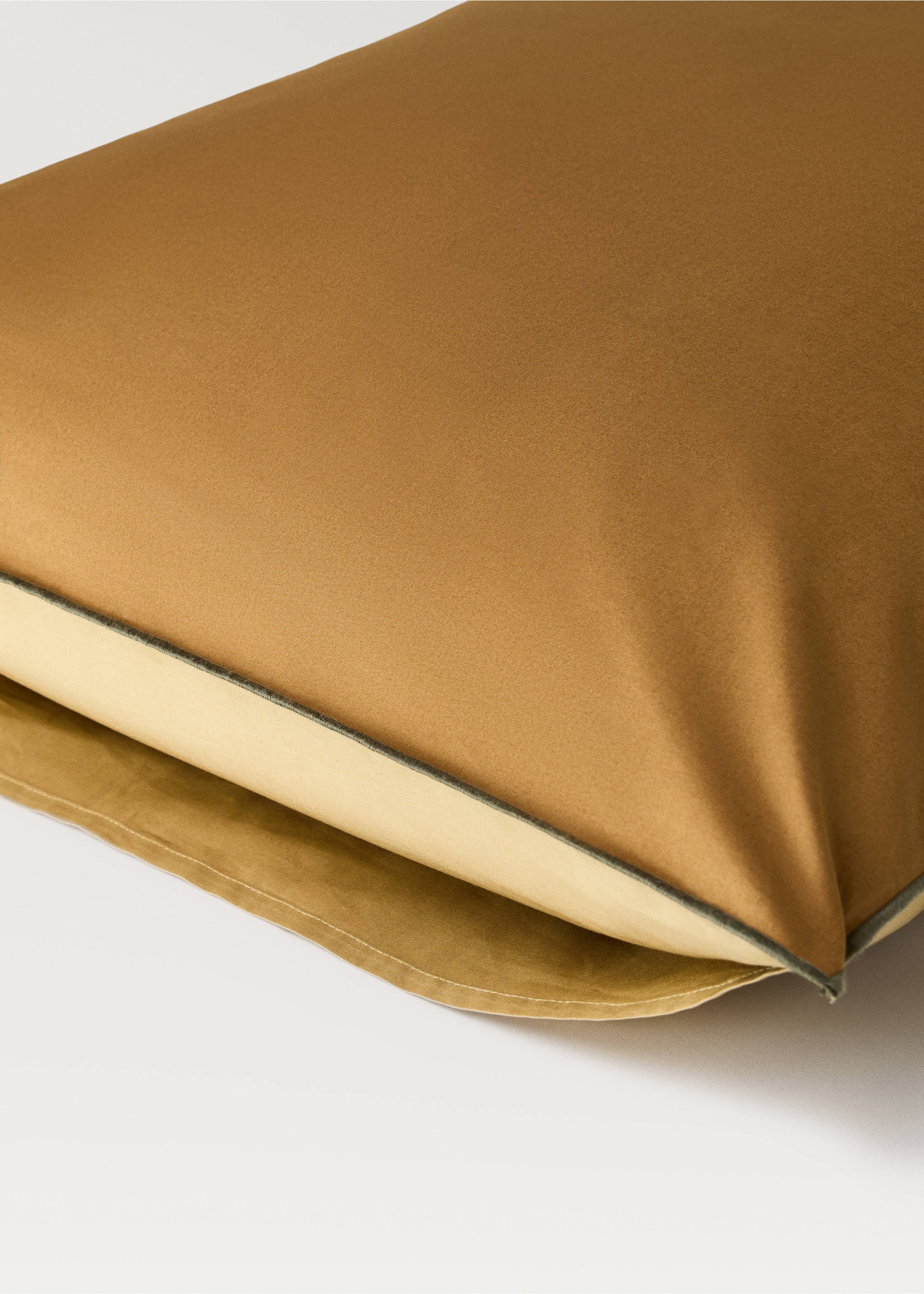 Two cotton percale reversible pillowcases 60x60 cm - Details of the article 4, Caramel. Ref: 87012957-00.