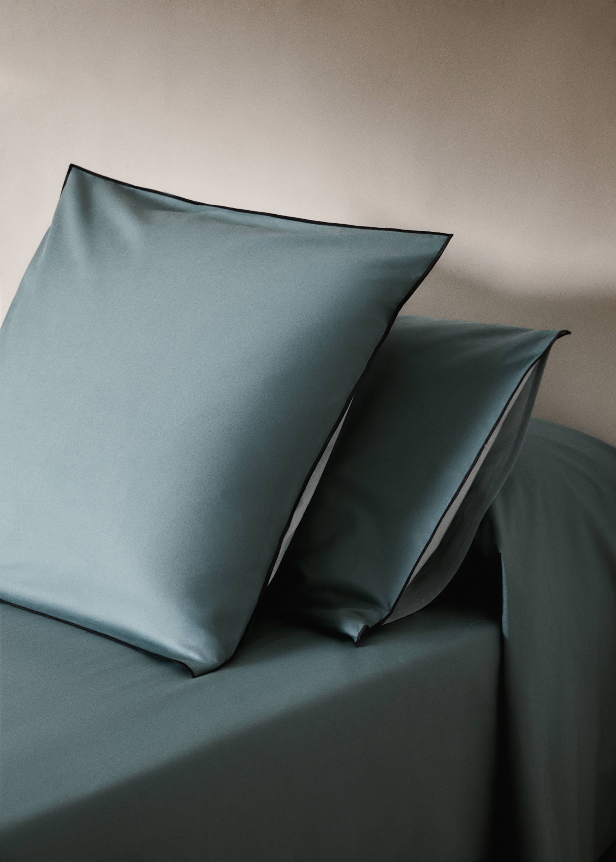 Deux taies d'oreiller en percale de coton réversible 60x60 cm - Plan général