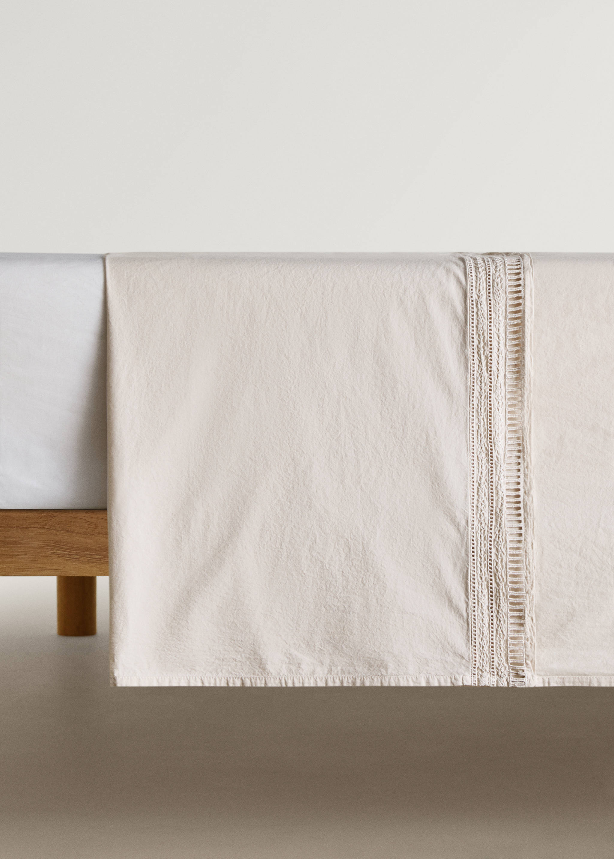 Oberlaken mit Stickerei für 135/140 cm Bett - Artikel ohne Model